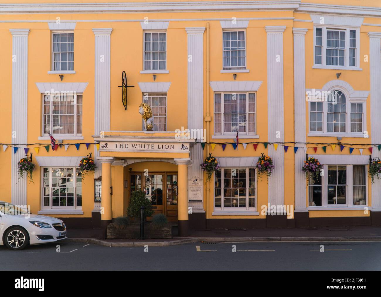 Le White Lion est un bâtiment classé de catégorie II sur High Street dans la ville riveraine d'Upton On Severn Worcestershire Angleterre. Juin 2022 Banque D'Images