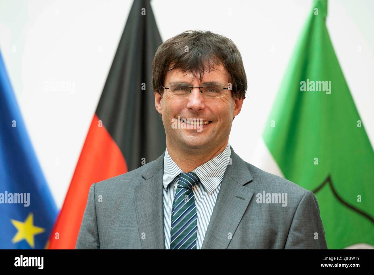 Assiette Chauffante En Porcelaine Motif Garçon Qui Parle à Un Oiseau - Collection