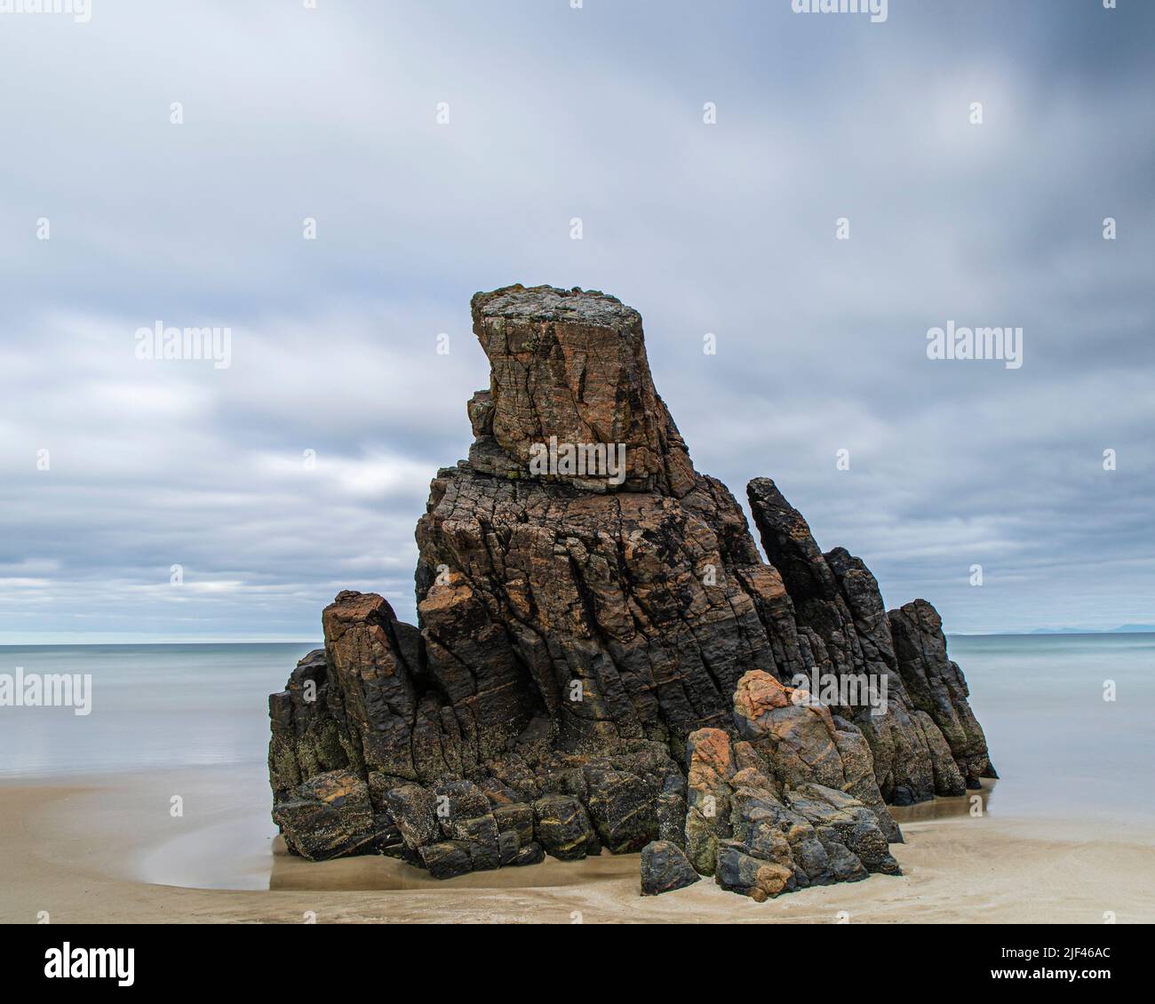 Sea Stack sur Gary Beach Traigh Ghearadha, Lewis, Hébrides extérieures, Écosse Banque D'Images