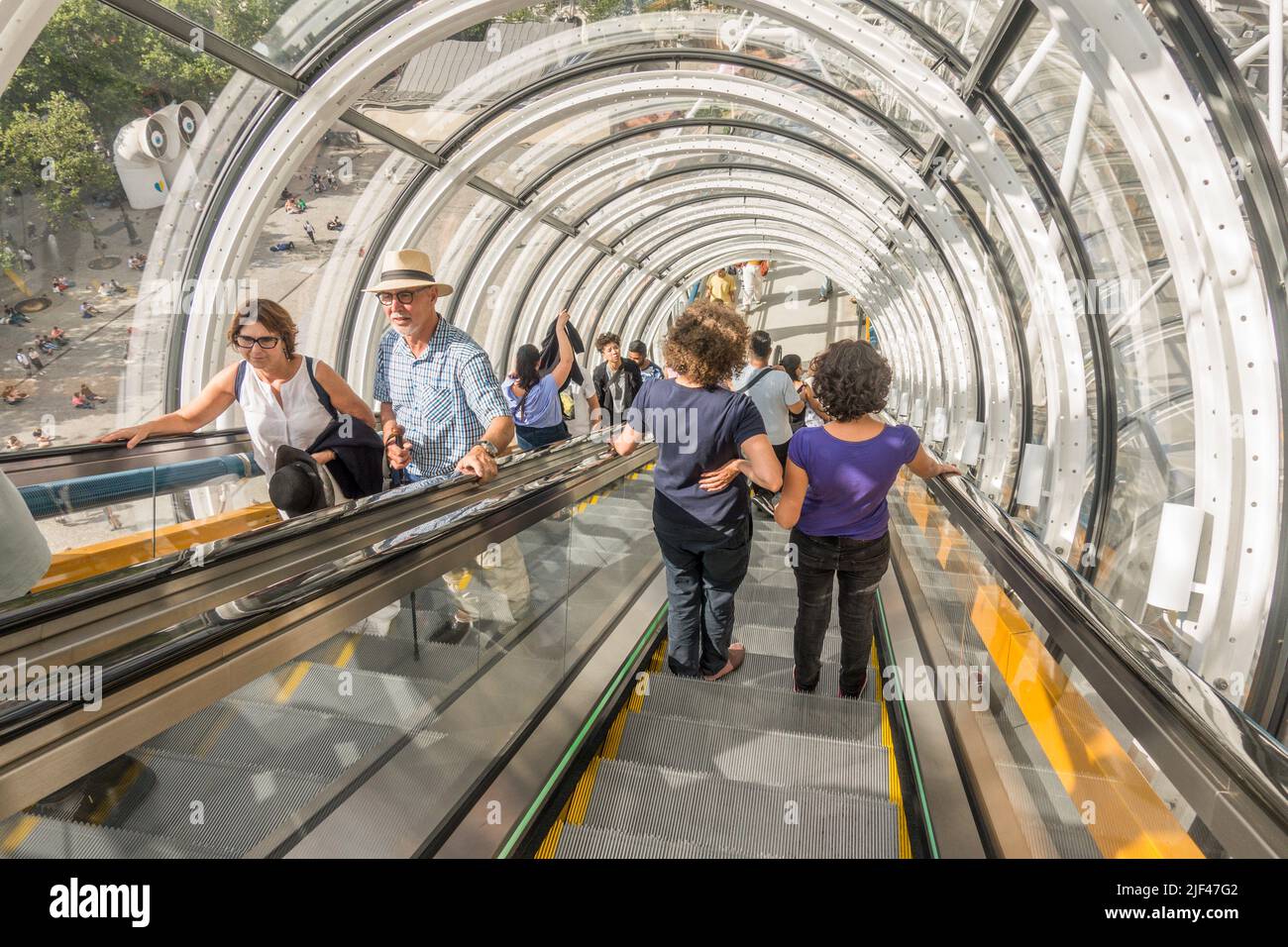 Métro, escaliers du Centre Pompidou Paris, France. Banque D'Images