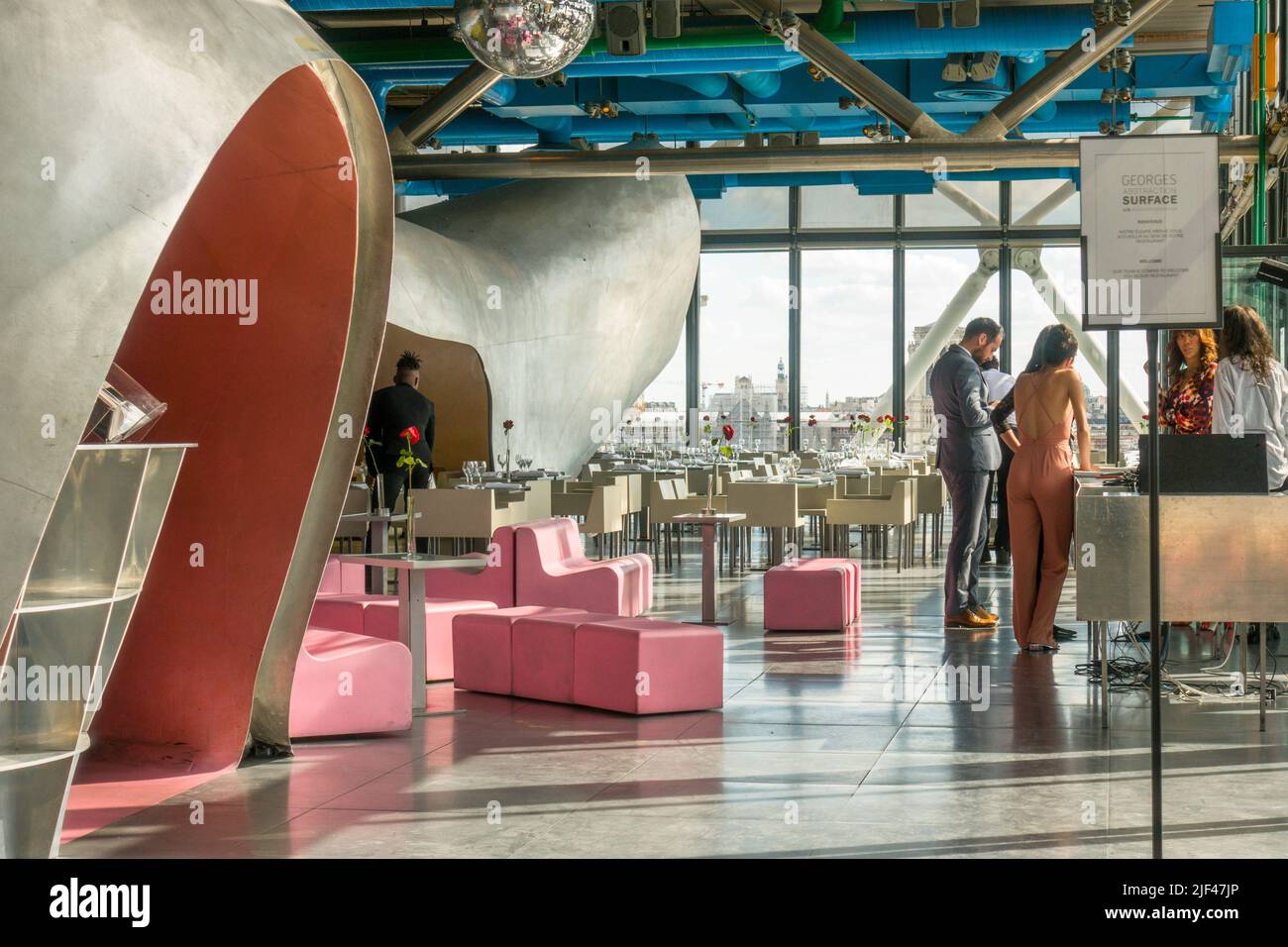 Restaurant Georges, situé au sixième étage, toit du Centre Pompidou, Paris, France. Banque D'Images