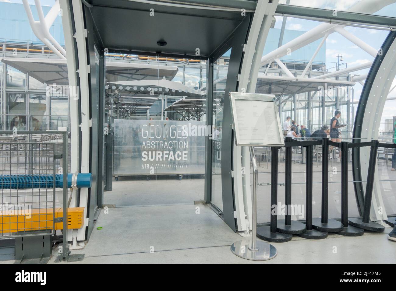 Entrée du Restaurant Georges, situé au 6ème étage, toit du Centre Pompidou, Paris, France. Banque D'Images