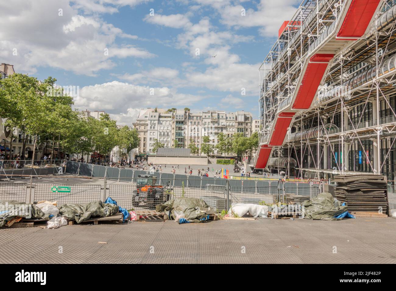 Centre Georges Pompidou, avec des escaliers jusqu'au restaurant. Beaubourg en construction musée d'art moderne Paris, France. Banque D'Images