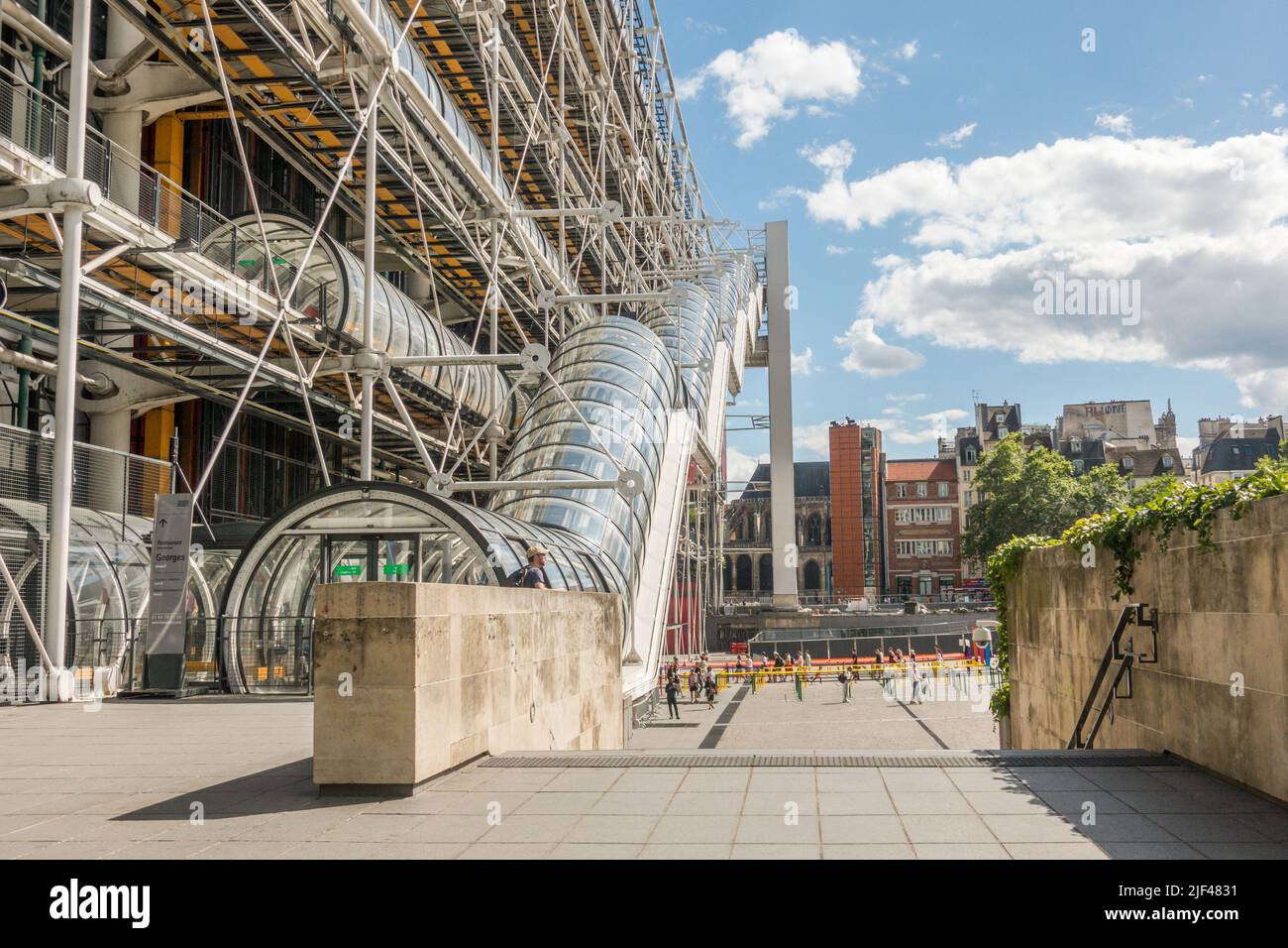 Centre Georges Pompidou, avec escalier au restaurant. Beaubourg, musée d'art moderne Paris, France. Banque D'Images