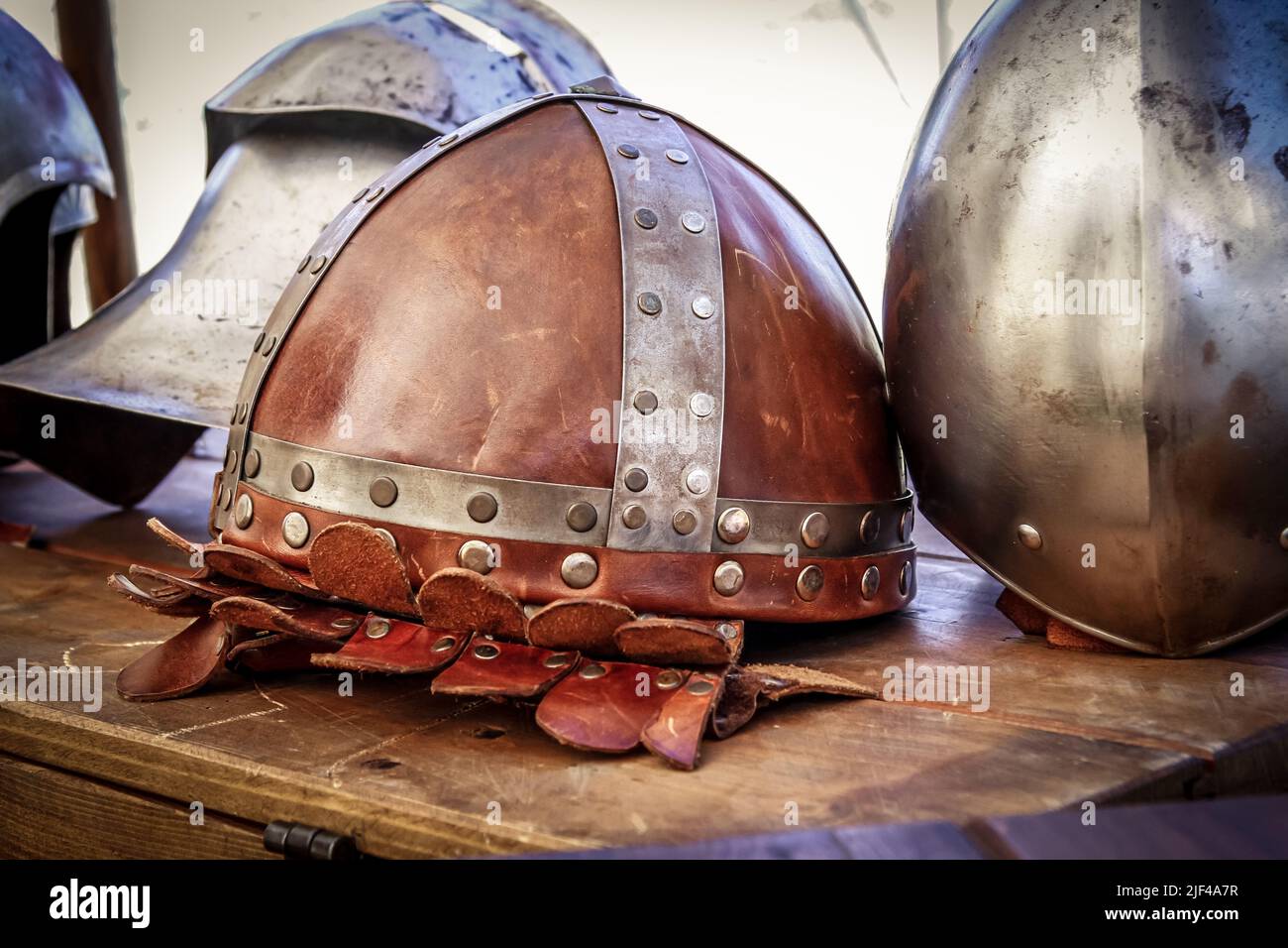 Mantova, Italie. 27th août 2011. Coutumes et traditions de la seconde moitié du 14th siècle. Casques Credit: Agence de photo indépendante/Alamy Live News Banque D'Images