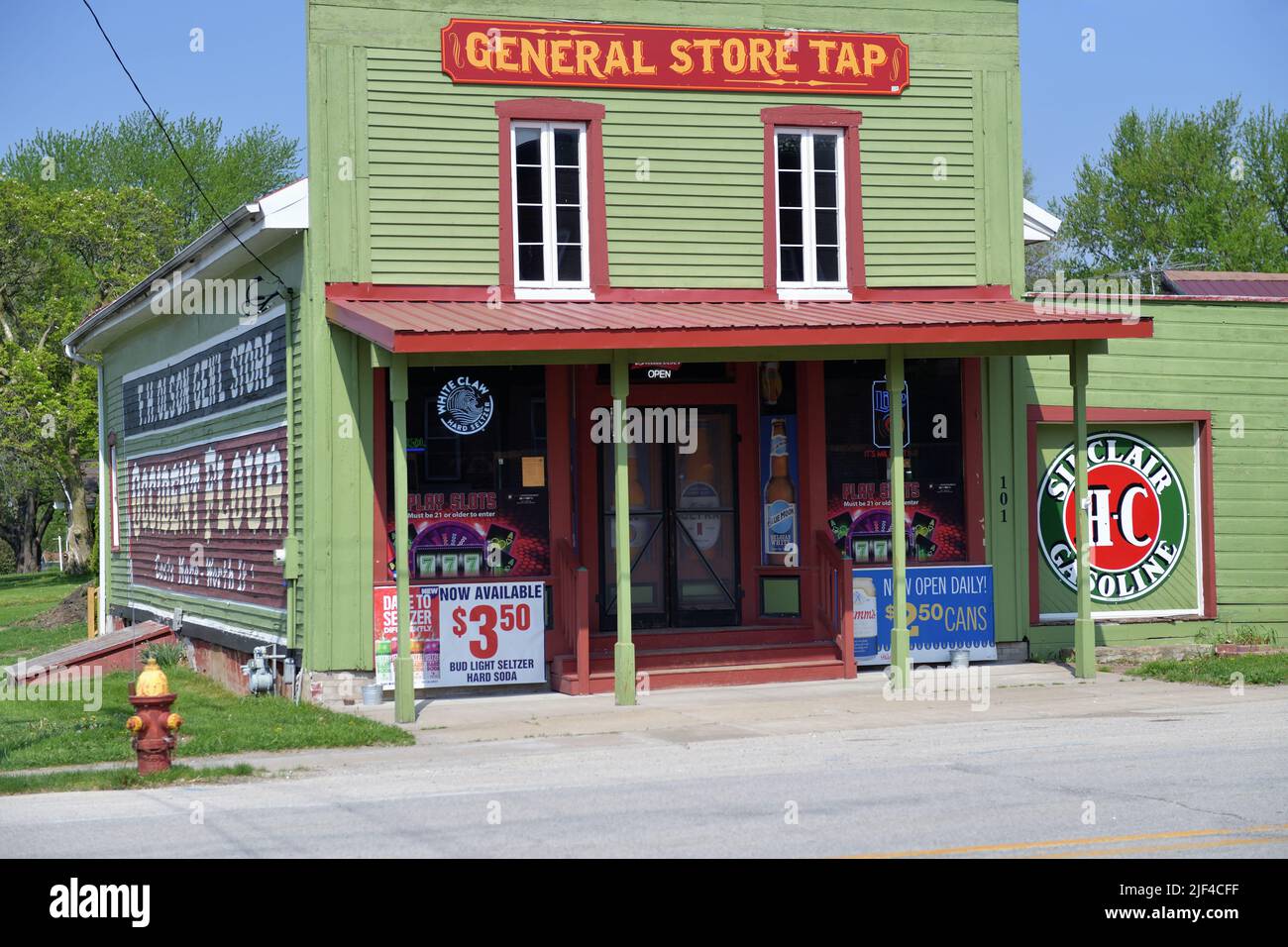 Altona, Illinois, États-Unis. The General Store Tap, une taverne établie dans le plus ancien bâtiment de la petite communauté de l'Illinois. Banque D'Images