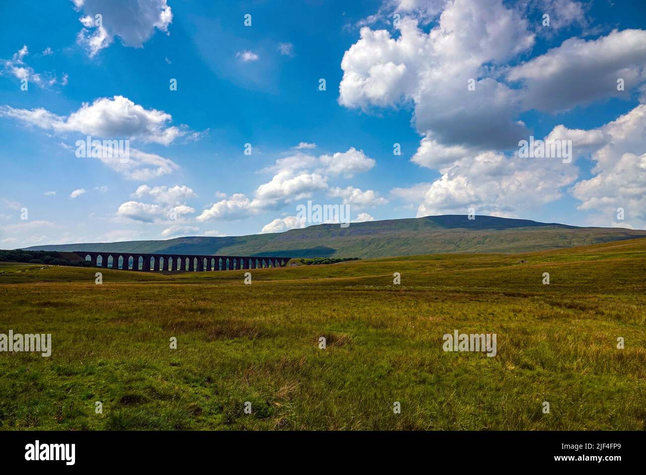 Le célèbre Viaduc de Ribblehead, viaduc, s'installe Carlisle Railway, Yorkshire, Royaume-Uni Banque D'Images