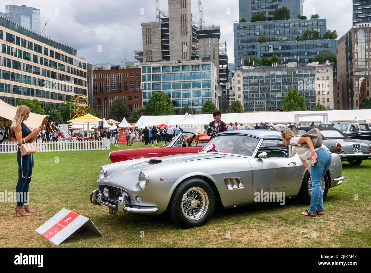 1962 Ferrari 250GT California Spider vainqueur de la course de Londres à l'honorable Artillery Company dans la ville de Londres au Royaume-Uni Banque D'Images