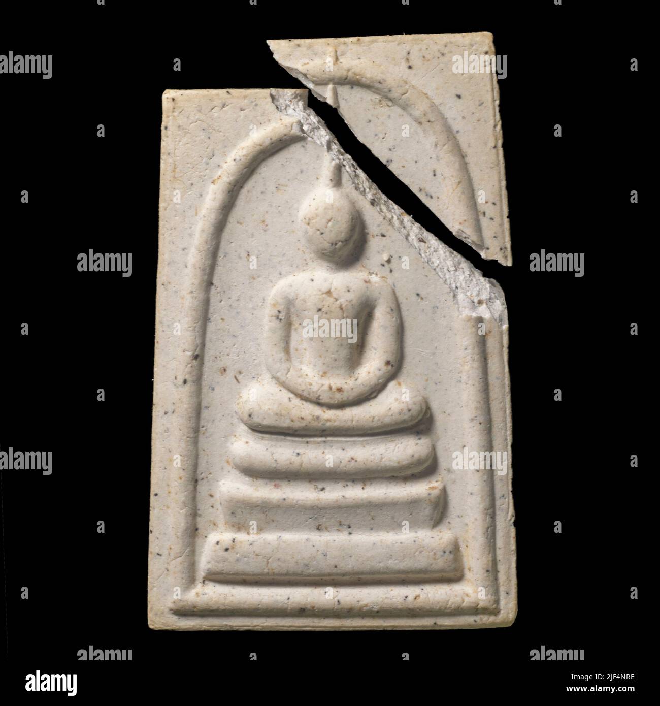 1993 amulet Somdej Wat Rakhang Kositaram, endommagé en raison de la chute. Banque D'Images