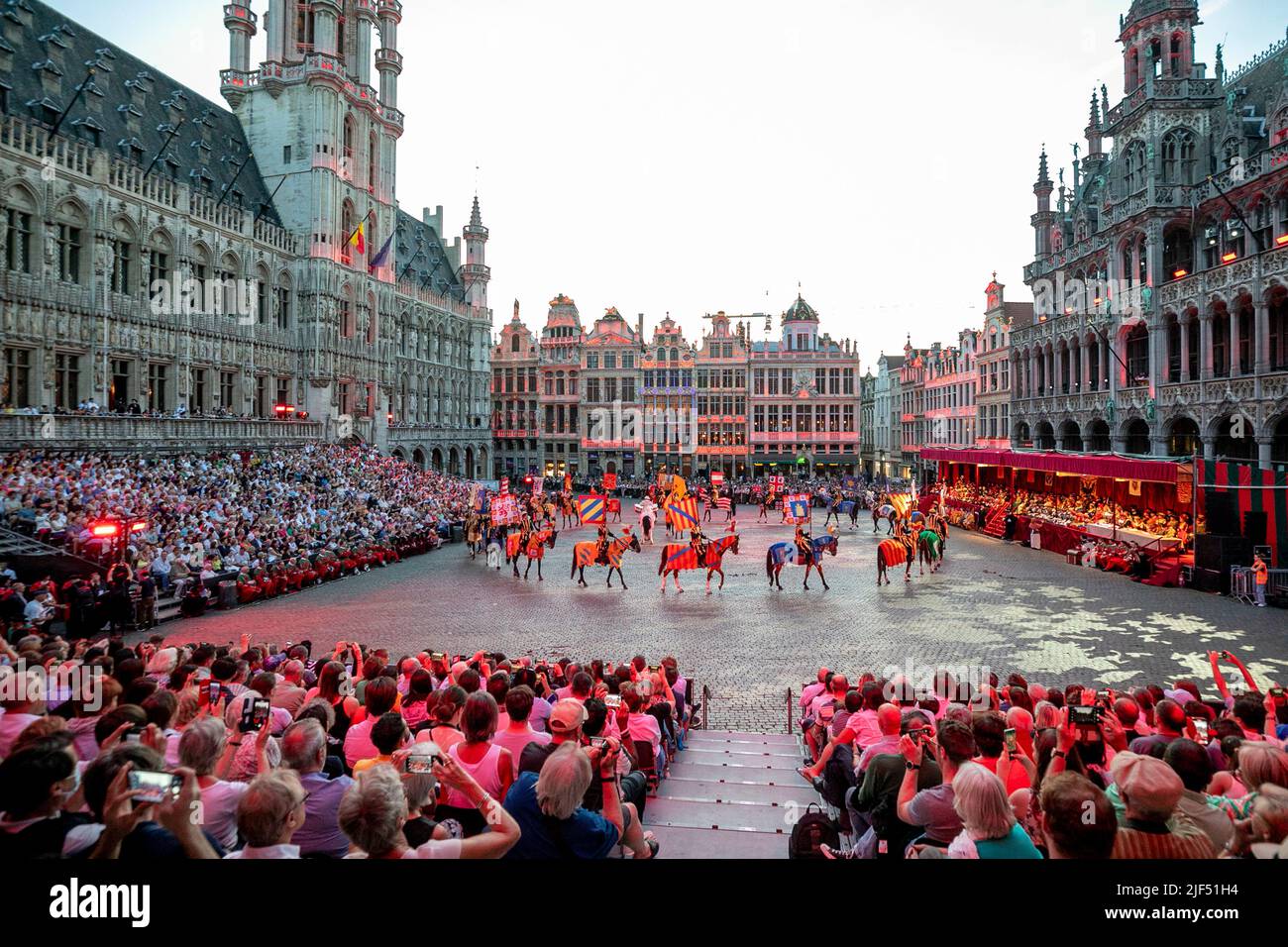 Photographié lors du défilé historique 'Ommegang Oppidi Bruxellensis' dans le centre-ville de Bruxelles, le mercredi 29 juin 2022. Plus de 1400 artistes participeront à une reconstitution historique de l'entrée de Charles le cinquième (Charles Quin - Keizer Karel) à Bruxelles en 1549. BELGA PHOTO HATIM KAGHAT Banque D'Images