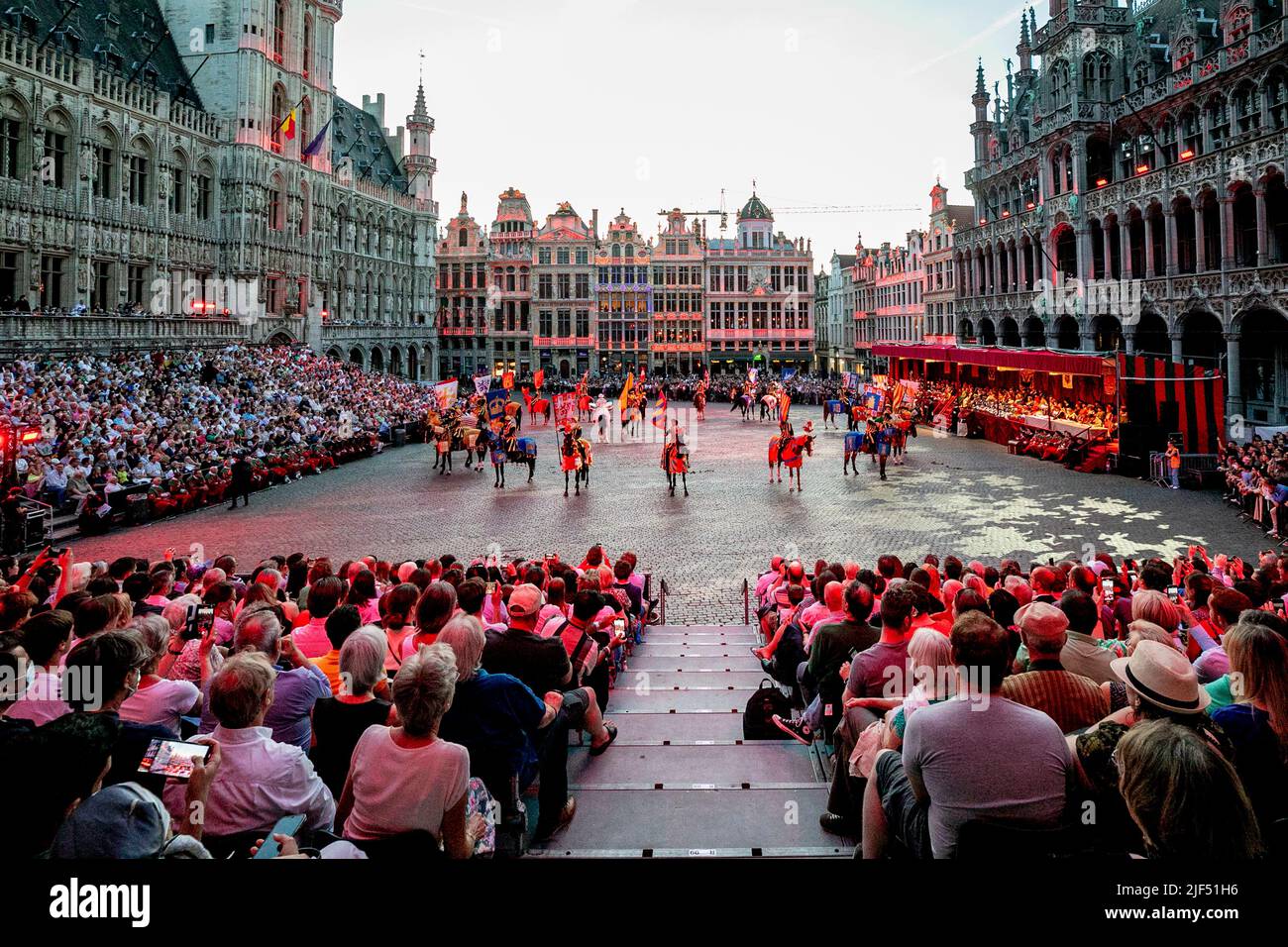 Photographié lors du défilé historique 'Ommegang Oppidi Bruxellensis' dans le centre-ville de Bruxelles, le mercredi 29 juin 2022. Plus de 1400 artistes participeront à une reconstitution historique de l'entrée de Charles le cinquième (Charles Quin - Keizer Karel) à Bruxelles en 1549. BELGA PHOTO HATIM KAGHAT Banque D'Images