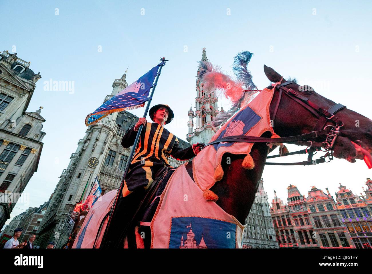 Photographié lors du défilé historique 'Ommegang Oppidi Bruxellensis' dans le centre-ville de Bruxelles, le mercredi 29 juin 2022. Plus de 1400 artistes participeront à une reconstitution historique de l'entrée de Charles le cinquième (Charles Quin - Keizer Karel) à Bruxelles en 1549. BELGA PHOTO HATIM KAGHAT Banque D'Images