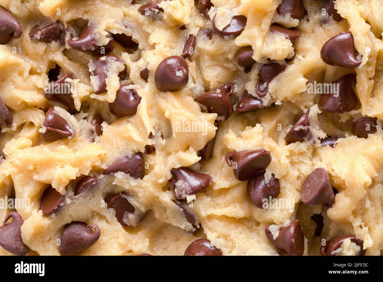 Gros plan sur la pâte à biscuits aux pépites de chocolat. Banque D'Images