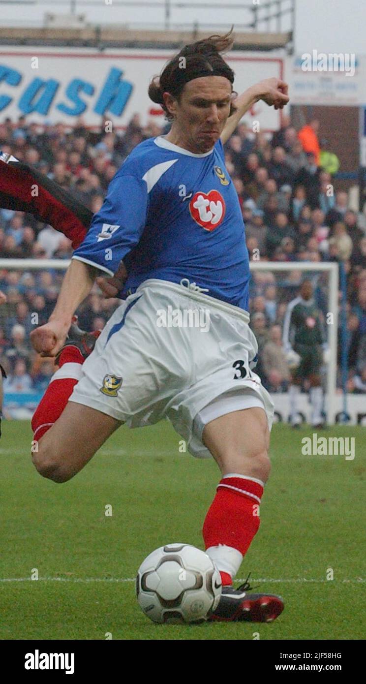 portsmouth / manchester City 10-1-04 ALEXEI SMERTIN PIC MIKE WALKER, 2004 Banque D'Images