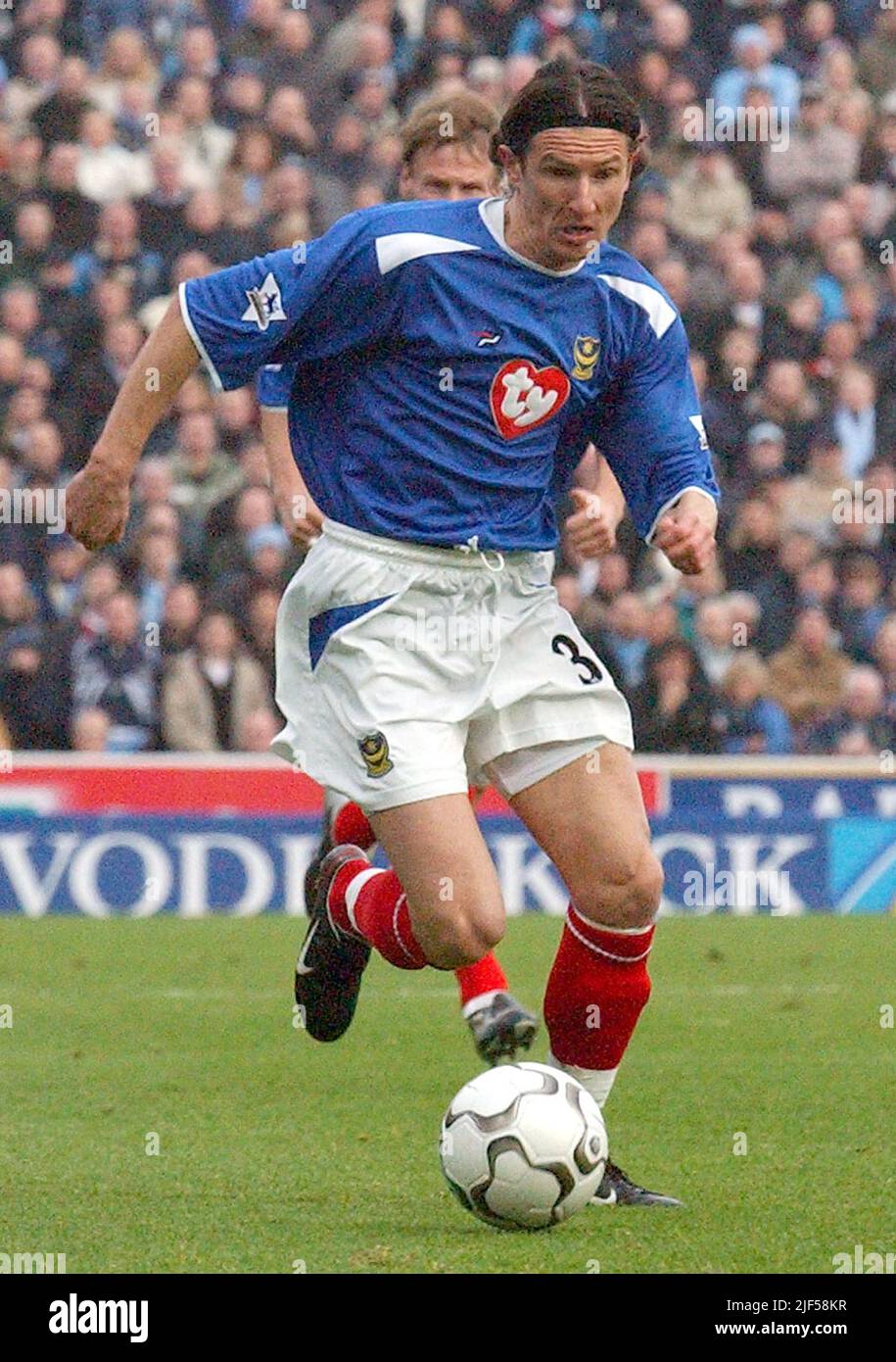 portsmouth / manchester City 10-1-04 ALEXEI SMERTIN PIC MIKE WALKER, 2004 Banque D'Images