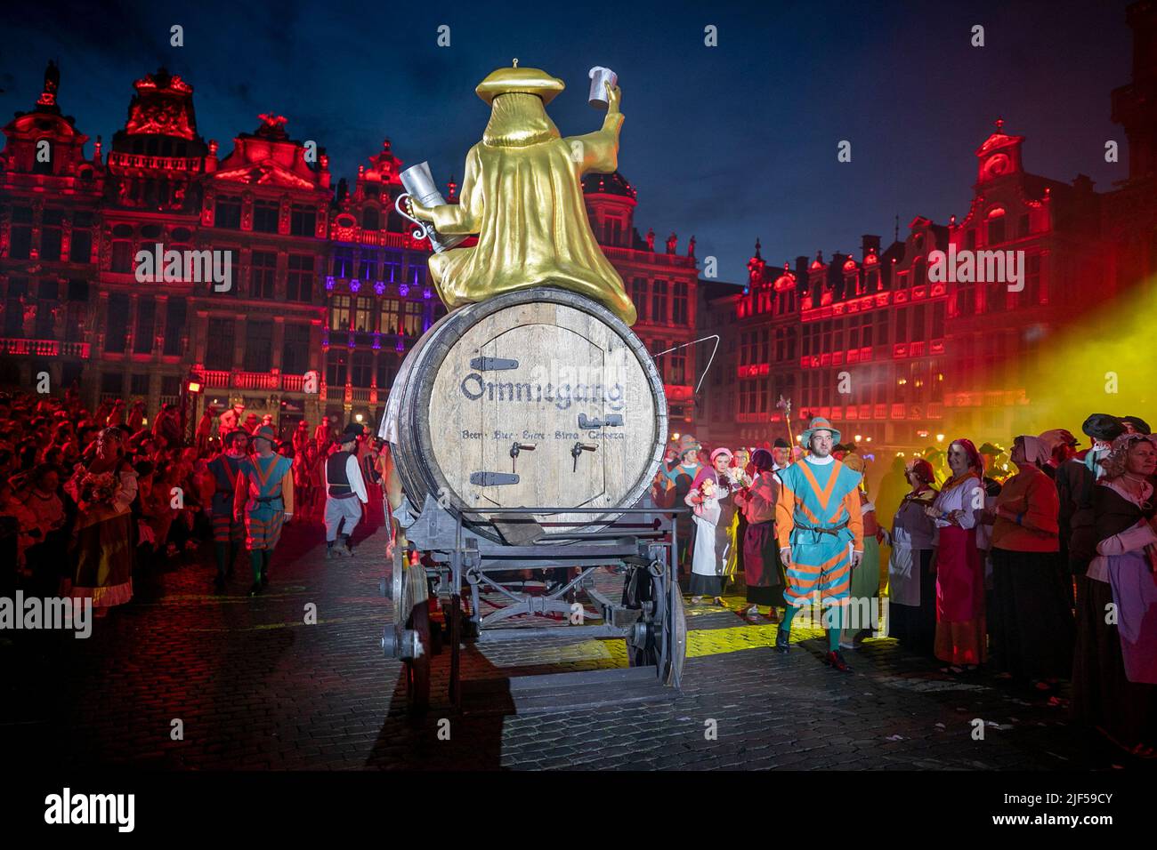L'illustration montre le défilé historique 'Ommegang Oppidi Bruxellensis' dans le centre-ville de Bruxelles, mercredi 29 juin 2022. Plus de 1400 artistes participeront à une reconstitution historique de l'entrée de Charles le cinquième (Charles Quin - Keizer Karel) à Bruxelles en 1549. BELGA PHOTO HATIM KAGHAT Banque D'Images
