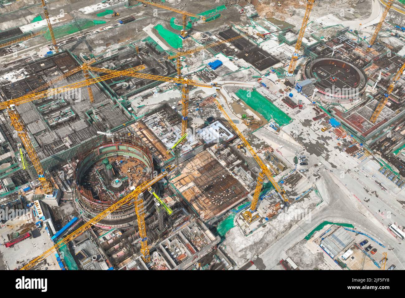 LIANYUNGANG, CHINE - 29 JUIN 2022 - photo prise sur 29 juin 2022 montre le site de construction de l'unité 7 et de l'unité 8 de la centrale nucléaire de Tianwan en L Banque D'Images