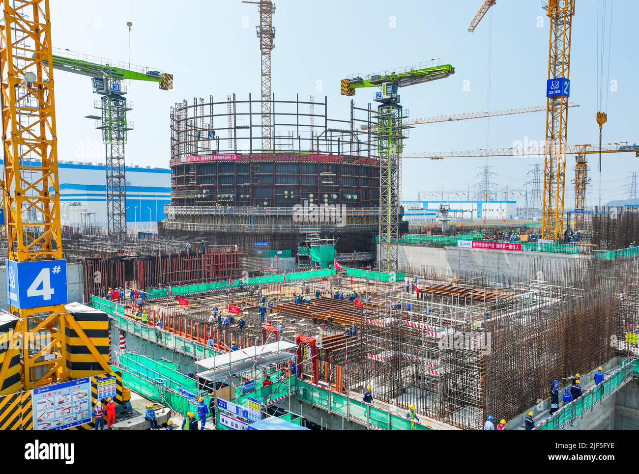 LIANYUNGANG, CHINE - 29 JUIN 2022 - photo prise sur 29 juin 2022 montre le site de construction de l'unité 7 de la centrale nucléaire de Tianwan à Lianyun Dist Banque D'Images