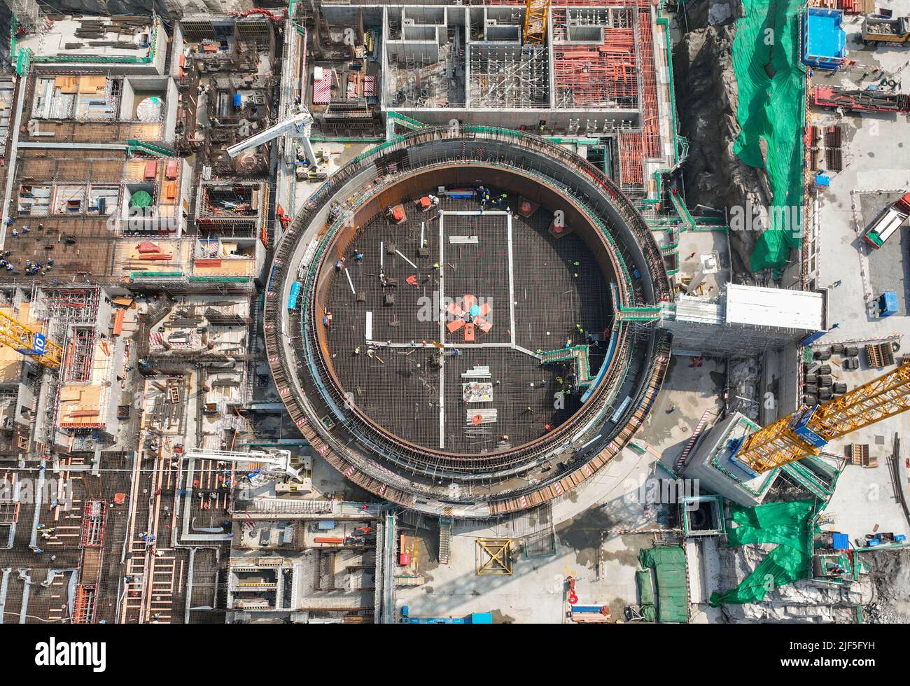 LIANYUNGANG, CHINE - 29 JUIN 2022 - photo prise sur 29 juin 2022 montre le site de construction de l'unité 8 de la centrale nucléaire de Tianwan à Lianyun Dist Banque D'Images