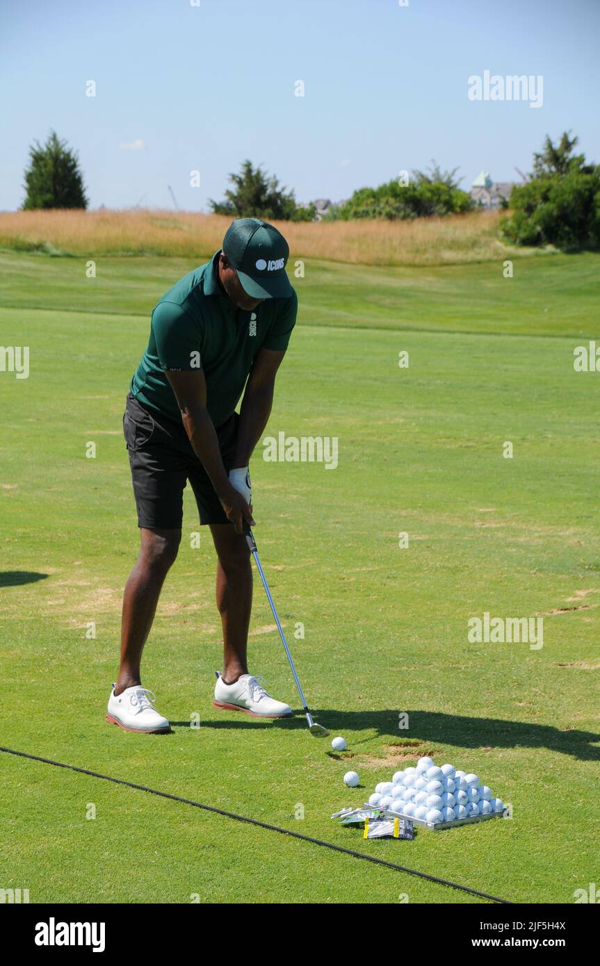 Jersey, États-Unis. 29th juin 2022. George Gregan pratique l'oscillation de golf à la conférence de presse Icons Series au Liberty National Golf Club, Jersey City. (Photo par Efren Landaos/SOPA Images/Sipa USA) crédit: SIPA USA/Alay Live News Banque D'Images