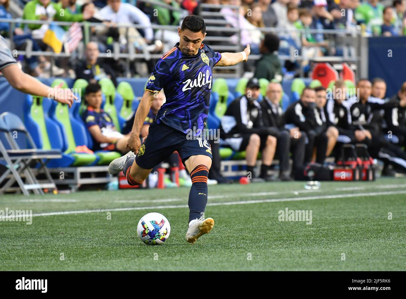 Seattle, WA, États-Unis. 29th juin 2022. Milieu de terrain des Seattle Sounders Alexander Roldan pendant le match de soccer MLS entre le CF Montréal et le Seattle Sounders FC au Lumen Field à Seattle, en Australie occidentale. Montréal défait Seattle 2-1. Steve Faber/CSM/Alamy Live News Banque D'Images