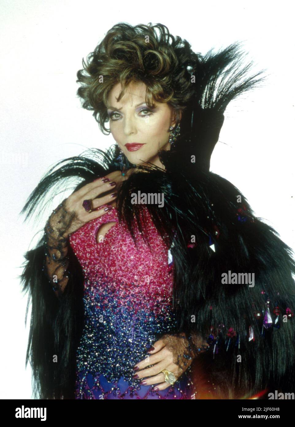 JOAN COLLINS DANS LE FLINTSTONES À VIVA ROCK VEGAS (2000), RÉALISÉ PAR BRIAN LEVANT. Crédit : AMBLIN/UNIVERSEL / Album Banque D'Images