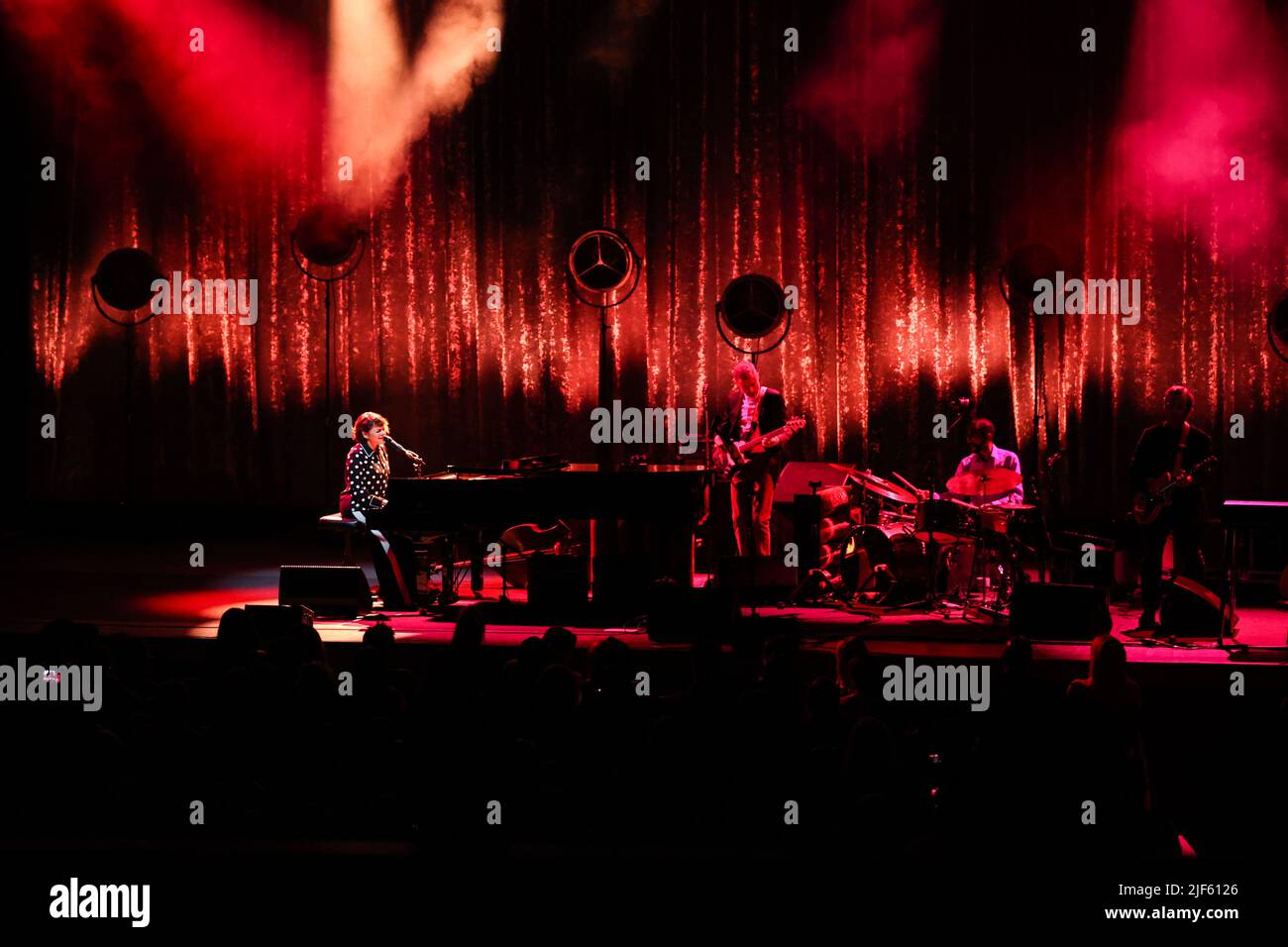 LOS ANGELES, CALIFORNIE, États-Unis - JUIN 29 : Norah Jones, chanteuse-compositeur américaine, se produit sur scène au Greek Theatre on 29 juin 2022 à Los Angeles, Californie, États-Unis. (Photo de Xavier Collin/image Press Agency) Banque D'Images