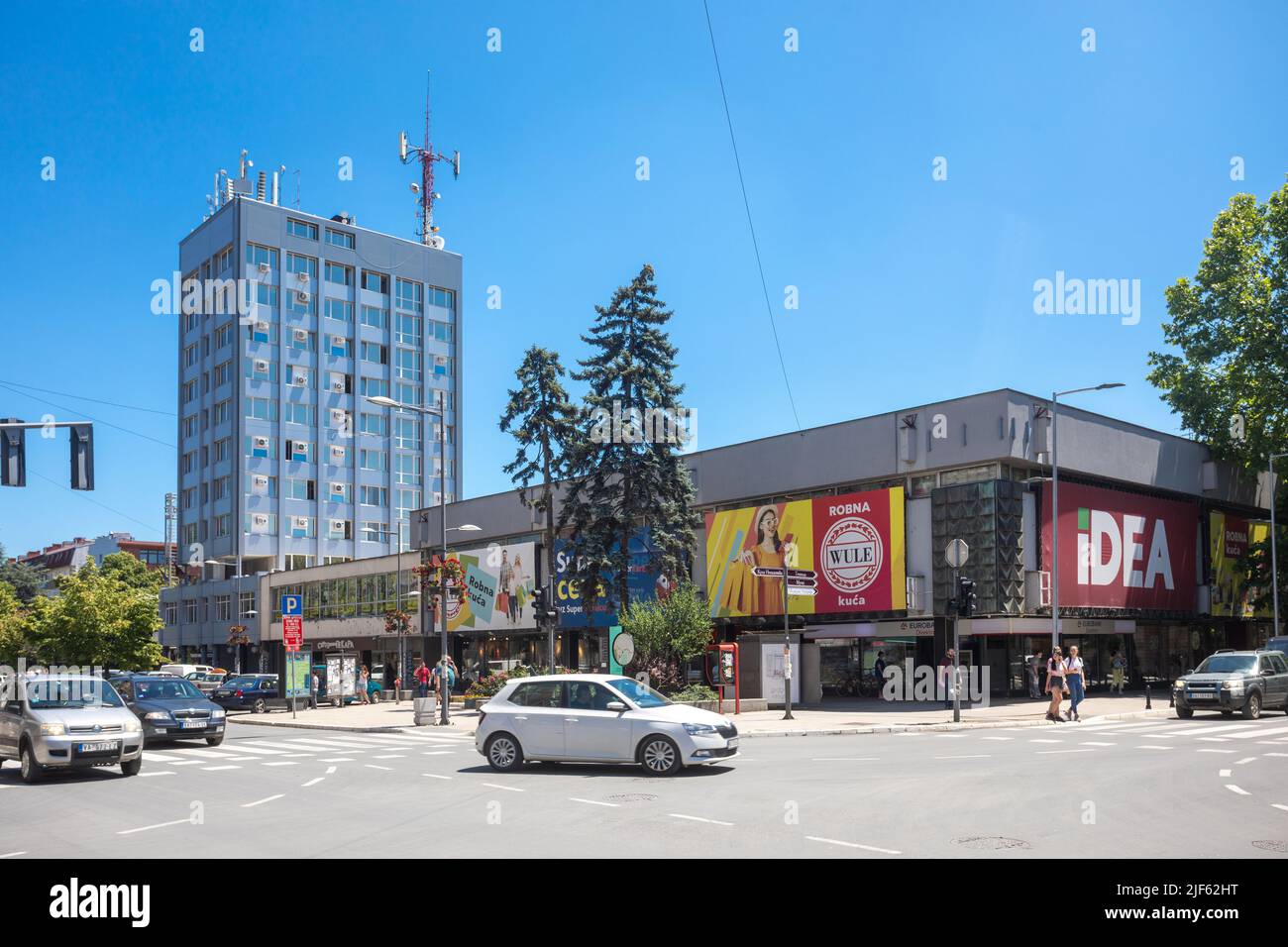 Valjevo, Serbie - 20 juin 2022: Centre d'assemblage et de shopping de la ville de Valjevo, ville de Serbie occidentale Banque D'Images