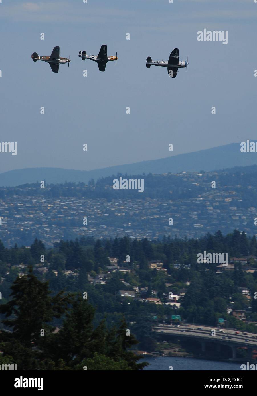 La Seconde Guerre mondiale a restauré des avions de chasse en vol Banque D'Images