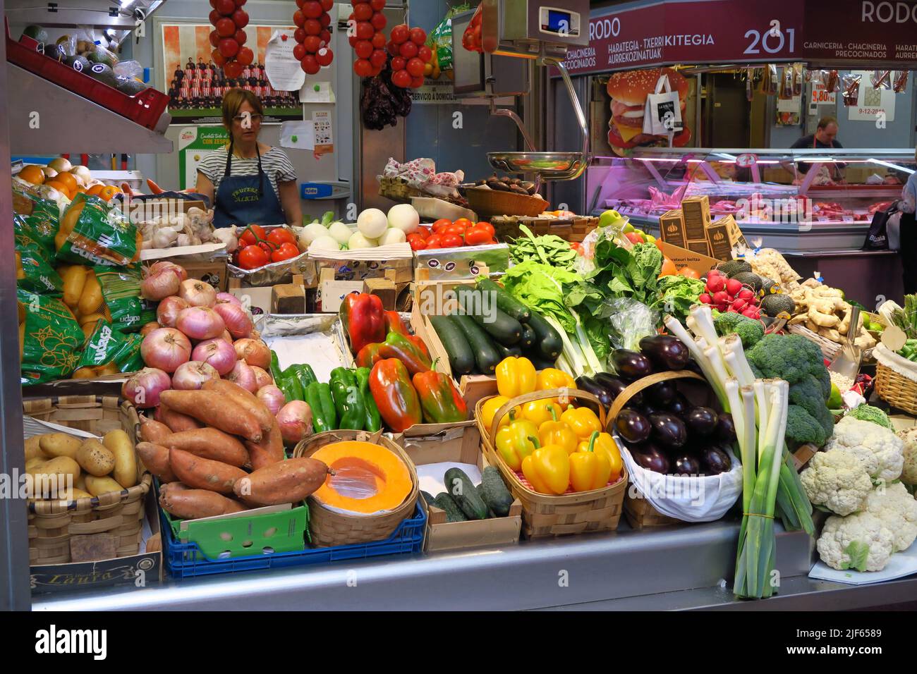 Stand de fruits et légumes au marché de la Ribera, Bilbao, Espagne Banque D'Images