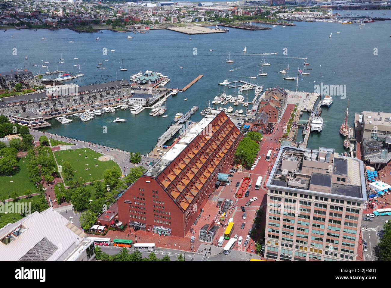 BOSTON, États-Unis - 9 JUIN 2013 : vue aérienne de long Wharf et de l'est de Boston. Boston est la plus grande ville du Massachusetts avec une population estimée à 6 2014 habitants Banque D'Images