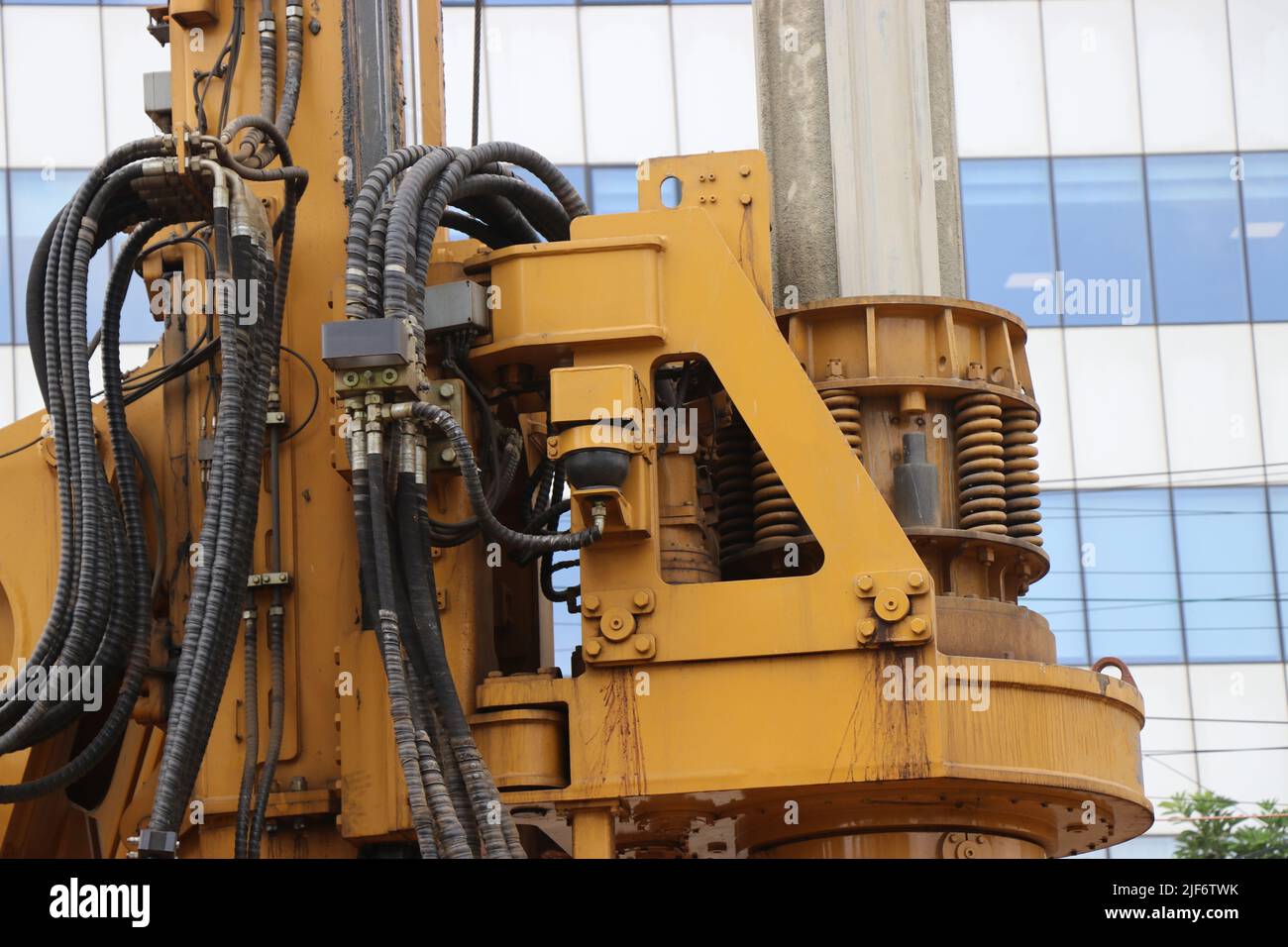 Machines de forage industriel sur un chantier de construction métropolitain. Ressort et pièce de perçage du véhicule de perçage pour le perçage de trous Banque D'Images