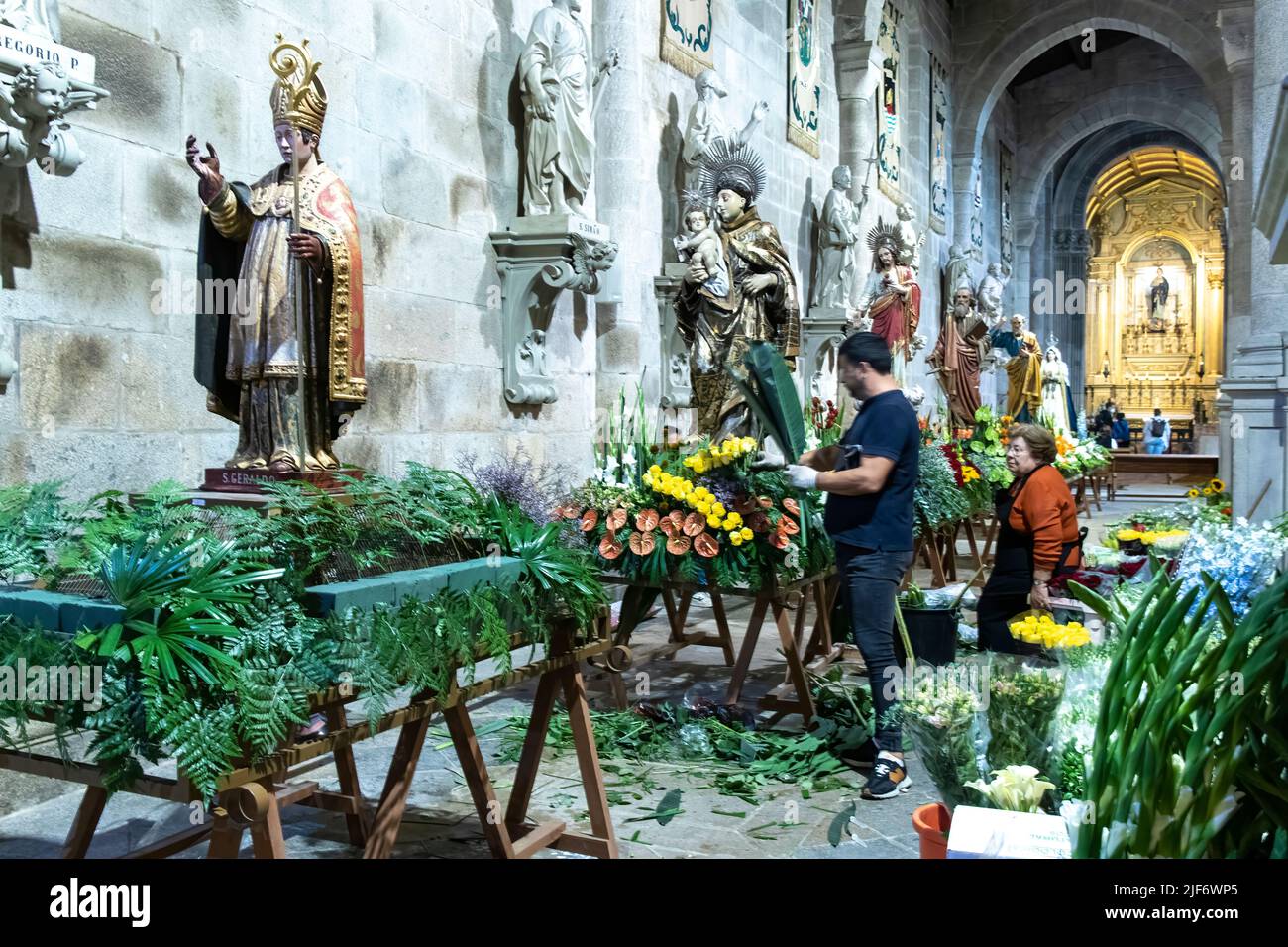 Préparer des statues pour la procession, jour du festival de Sao Joao, Braga Banque D'Images