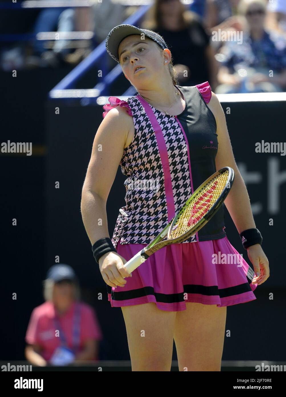 Jelena Ostapenko (Lettonie) jouant en demi-finale sur le court central au Rothesay International tennis, Devonshire Park, Eastbourne, Royaume-Uni. 24th 2 juin Banque D'Images