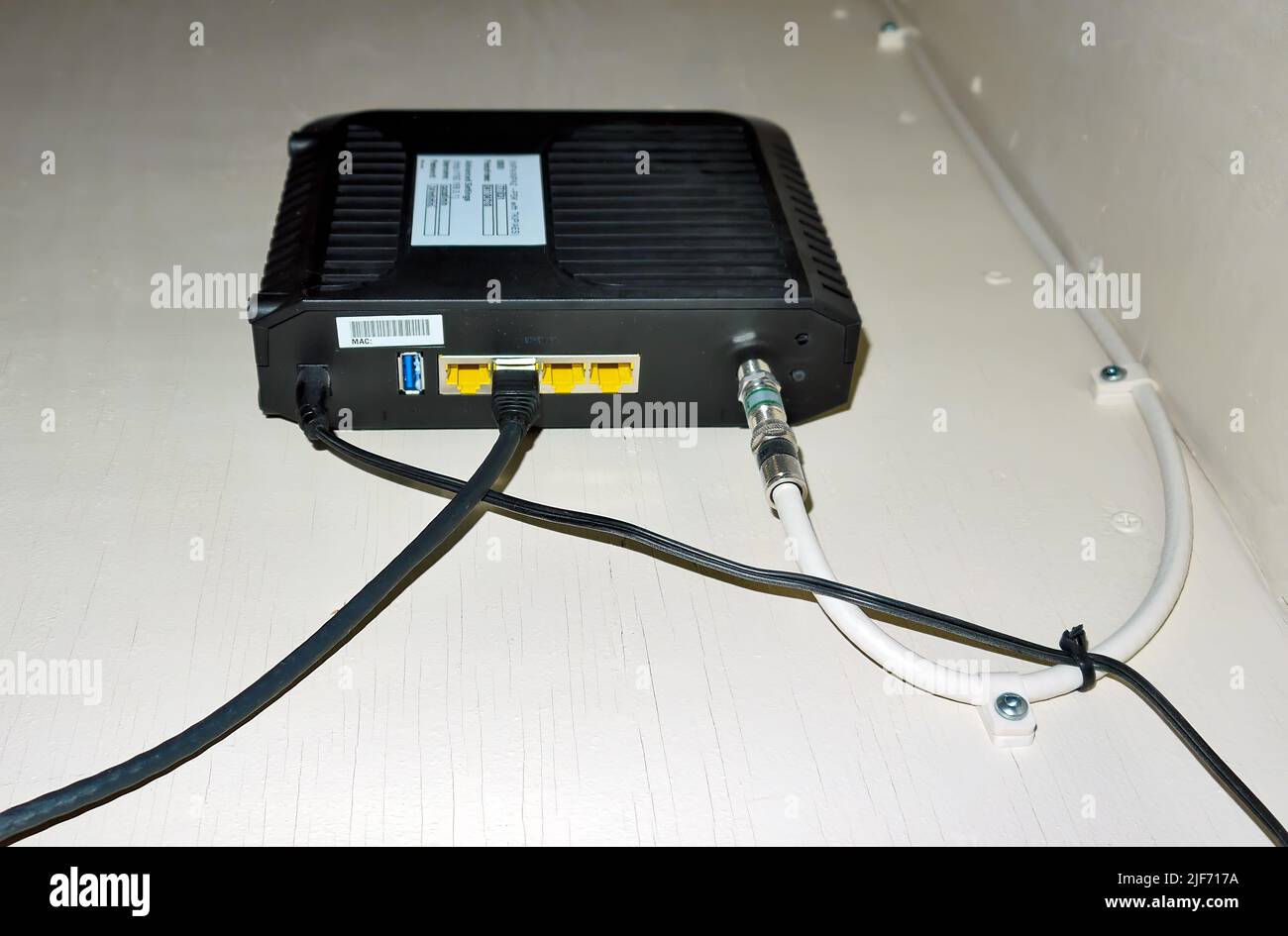 Modem/routeur Internet par câble avec prise en charge des connexions sans fil Banque D'Images