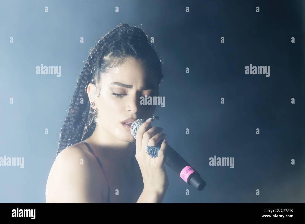 Le chanteur italien Elodie de concert. Banque D'Images