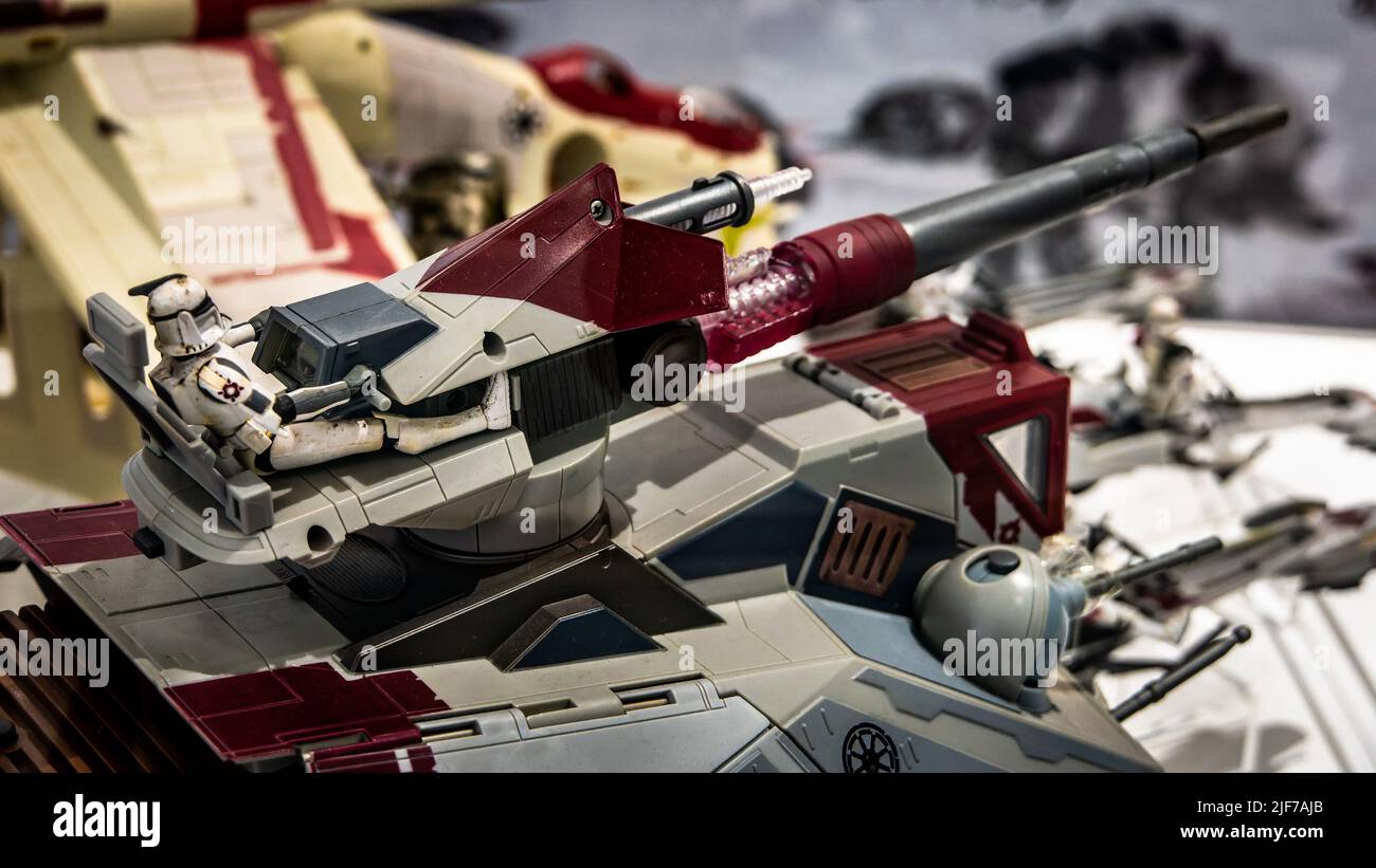 Machine de guerre avec des troopers Storm exposés lors de l'exposition Star Wars Day 2022 à Suntec City, Singapour. Banque D'Images