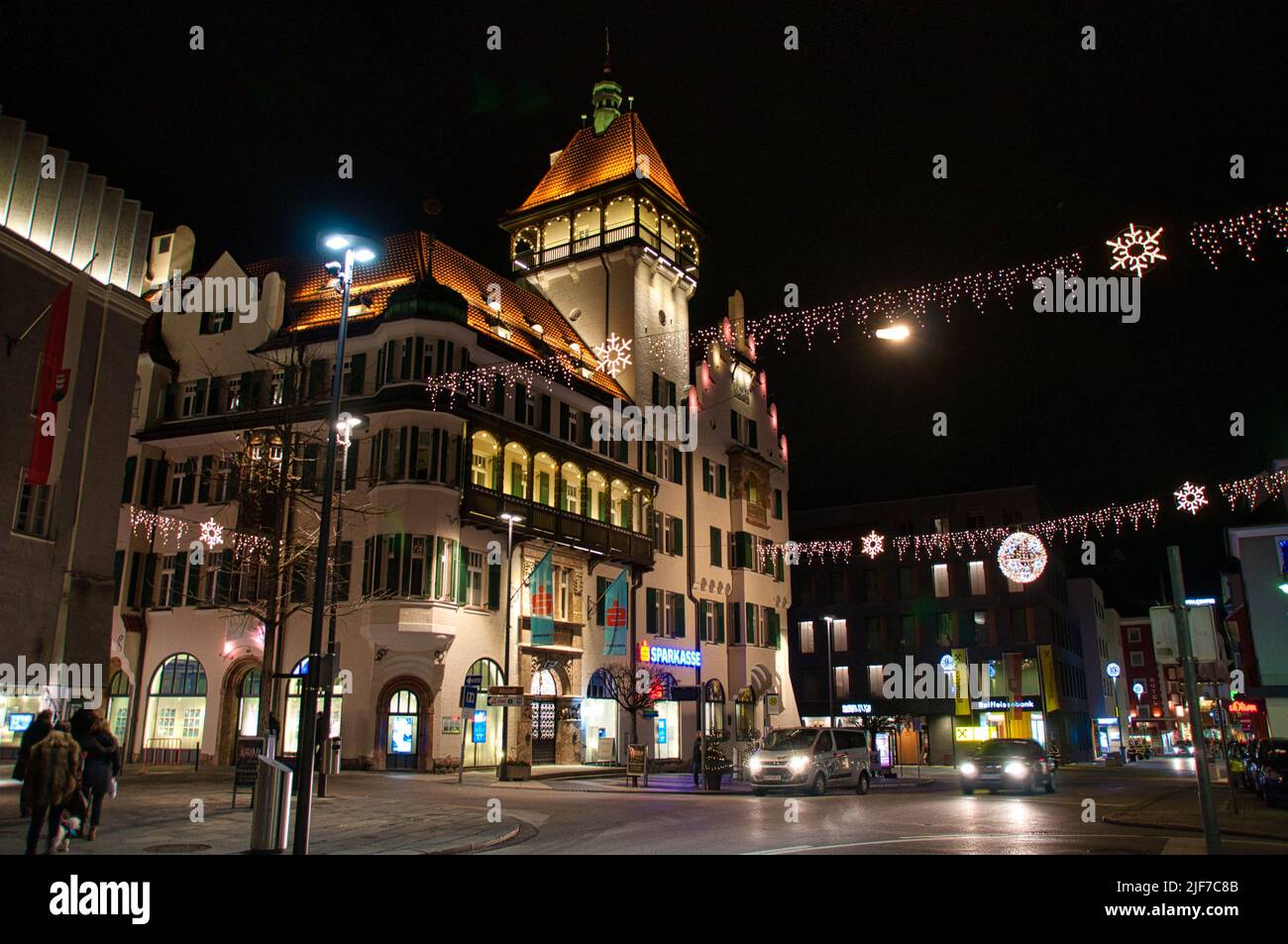 kufstein sparkasse unterer stadtplatz im avent weihnachtlich beleuchtet tirol österreich Banque D'Images