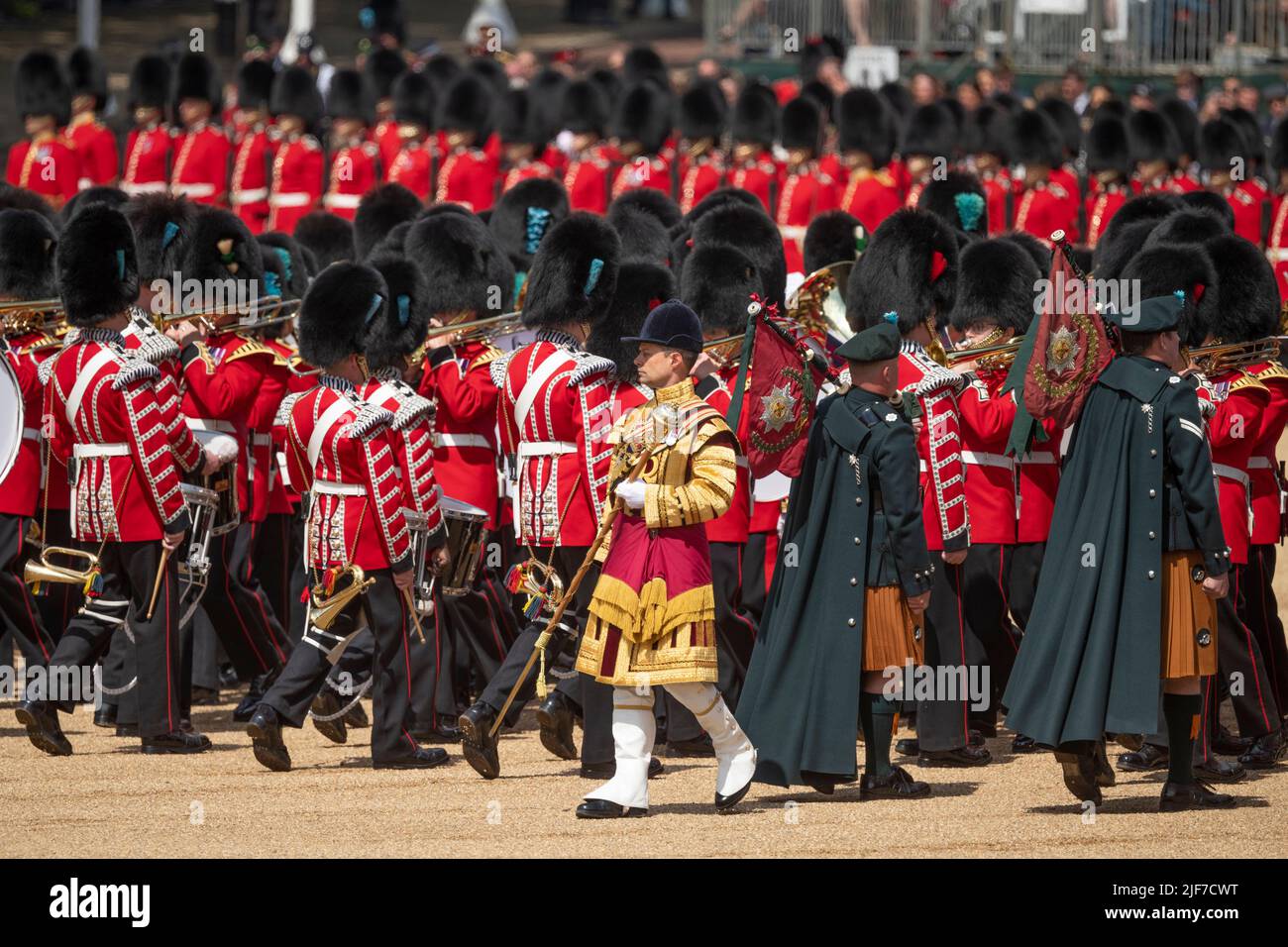 Horse Guards Parade, Londres, Royaume-Uni. 2 juin 2022. Trooping The Color, la parade d'anniversaire de la Reine, tenue en année du Jubilé de platine, les invités arrivent. Banque D'Images