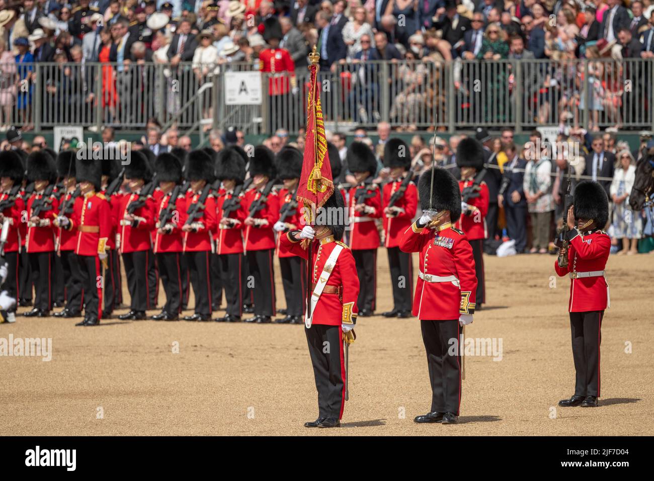 Horse Guards Parade, Londres, Royaume-Uni. 2 juin 2022. Trooping The Color, la parade d'anniversaire de la Reine, tenue en année du Jubilé de platine, les invités arrivent. Banque D'Images