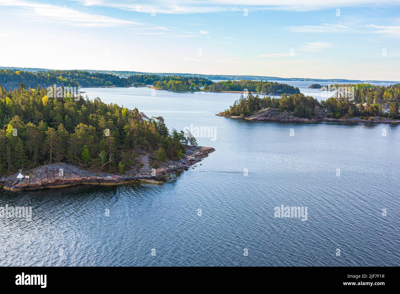 Tôt le matin, sur certaines des nombreuses îles de l'archipel de Stockholm près de Skeppdal, en Suède Banque D'Images