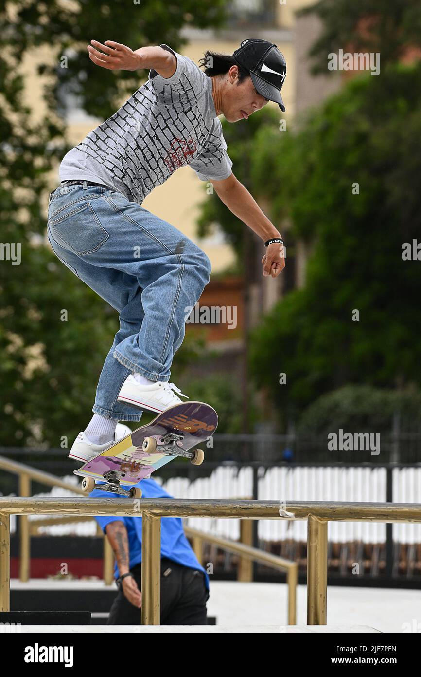 Rome, Italie. 28th juin 2022. Cato Dobbs au cours du skateboarding de rue, Roma, Italie, au Parc de Skate Colle Oppio, 28 juin 2022 (photo par AllShotLive/Sipa USA) crédit: SIPA USA/Alay Live News Banque D'Images