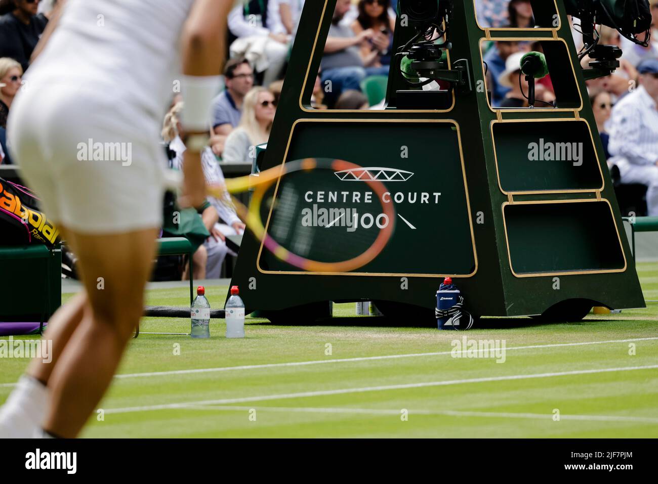 Londres, Royaume-Uni. 30th juin 2022. Tennis : Grand Chelem/WTA Tour/ATP Tour - Wimbledon, hommes célibataires, 2nd tours. Berannis (Lituanie) - Nadal (Espagne). Rafael Nadal est en action. Credit: Frank Molter/dpa/Alay Live News Banque D'Images