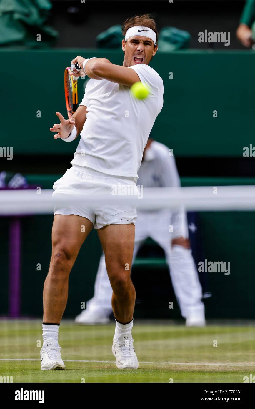 Londres, Royaume-Uni. 30th juin 2022. Tennis : Grand Chelem/WTA Tour/ATP Tour - Wimbledon, hommes célibataires, 2nd tours. Berannis (Lituanie) - Nadal (Espagne). Rafael Nadal est en action. Credit: Frank Molter/dpa/Alay Live News Banque D'Images