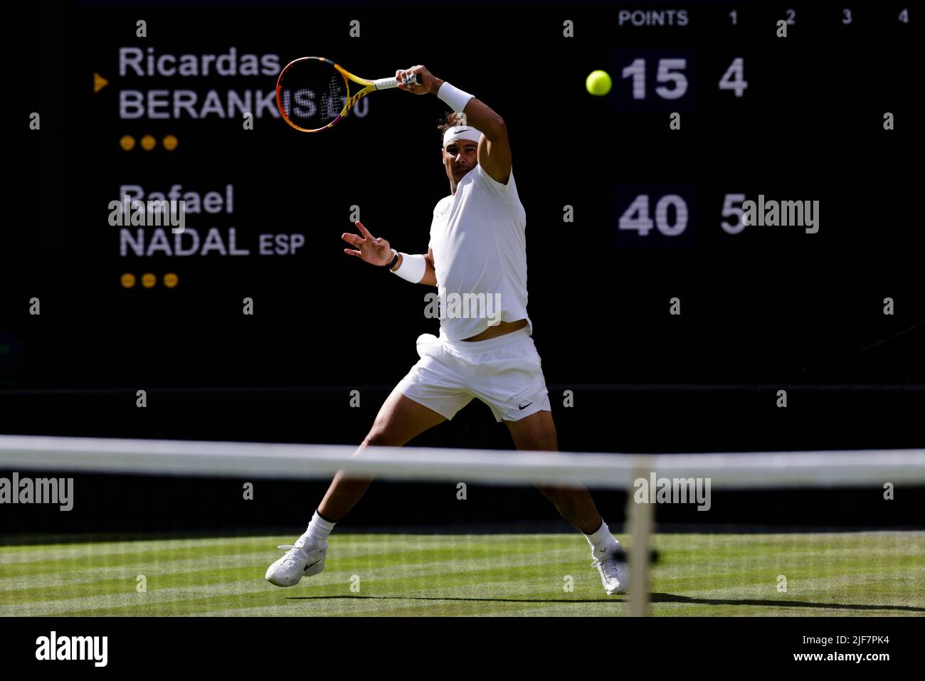 Londres, Royaume-Uni. 30th juin 2022. Tennis : Grand Chelem/WTA Tour/ATP Tour - Wimbledon, hommes célibataires, 2nd tours. Berannis (Lituanie) - Nadal (Espagne). Rafael Nadal est en action. Credit: Frank Molter/dpa/Alay Live News Banque D'Images