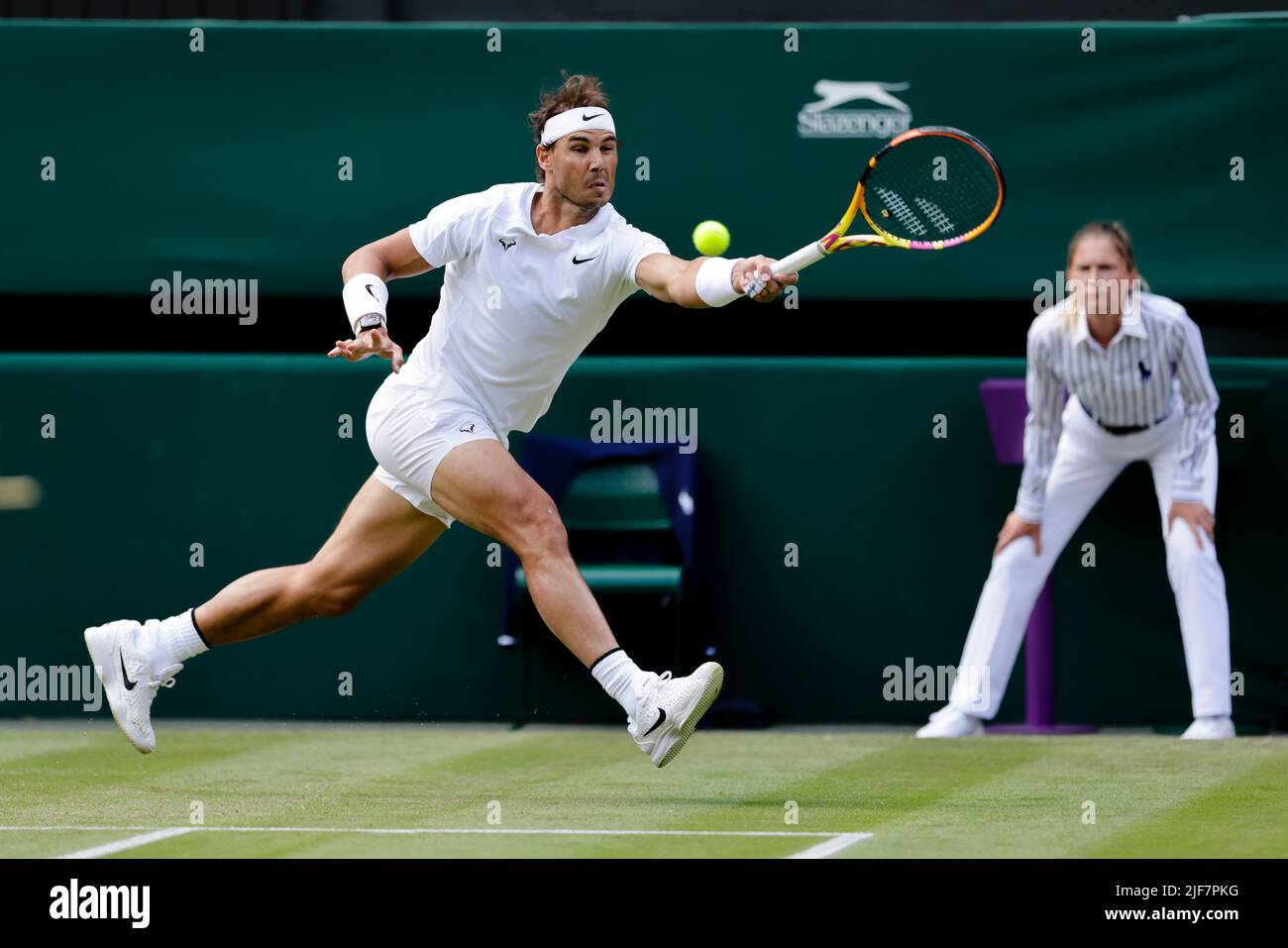 Londres, Royaume-Uni. 30th juin 2022. Tennis : Grand Chelem/WTA Tour/ATP Tour - Wimbledon, hommes célibataires, 2nd tours. Berannis (Lituanie) - Nadal (Espagne). Rafael Nadal est en action. Credit: Frank Molter/dpa/Alay Live News Banque D'Images