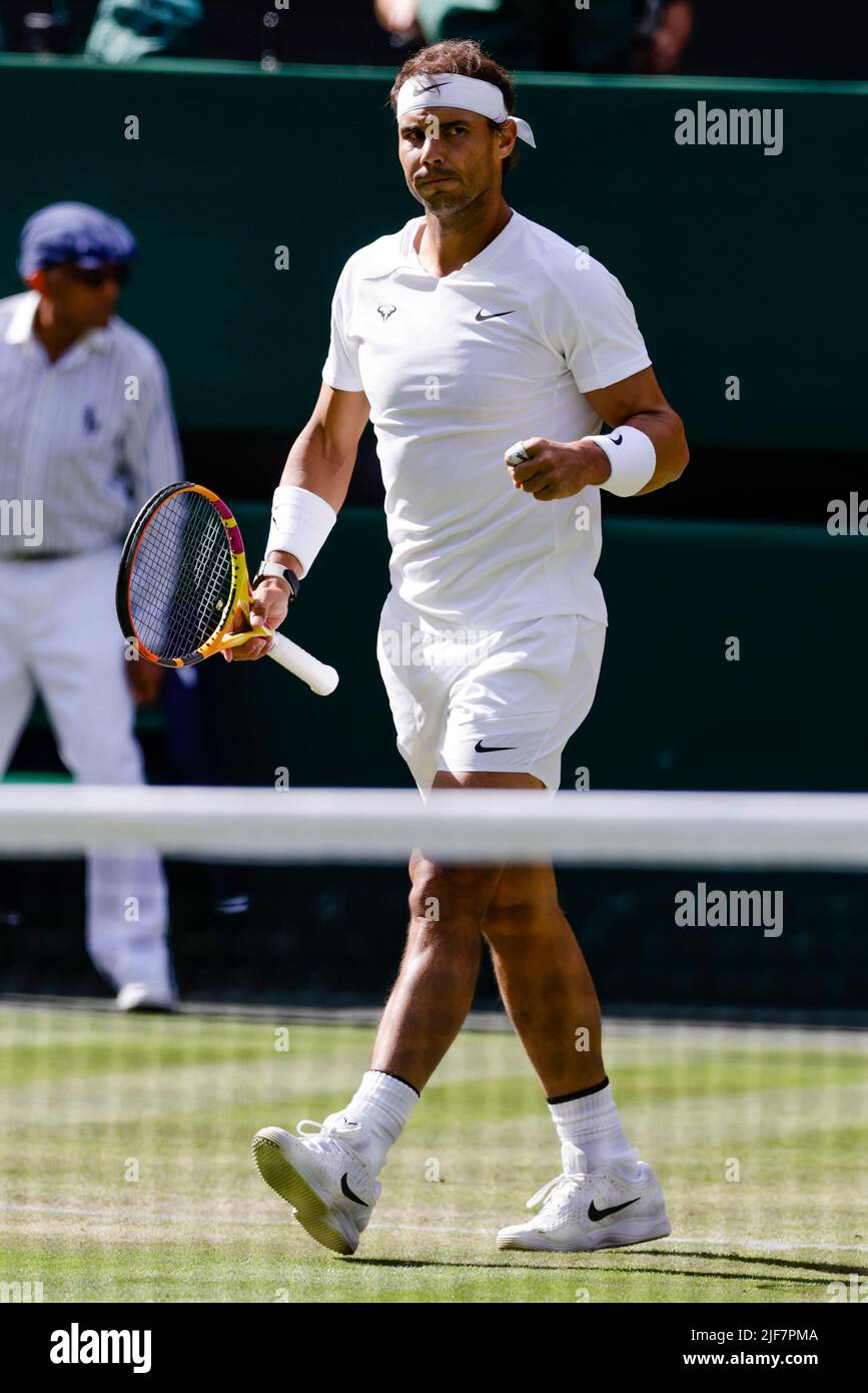 Londres, Royaume-Uni. 30th juin 2022. Tennis : Grand Chelem/WTA Tour/ATP Tour - Wimbledon, hommes célibataires, 2nd tours. Berannis (Lituanie) - Nadal (Espagne). Rafael Nadal est en action. Credit: Frank Molter/dpa/Alay Live News Banque D'Images