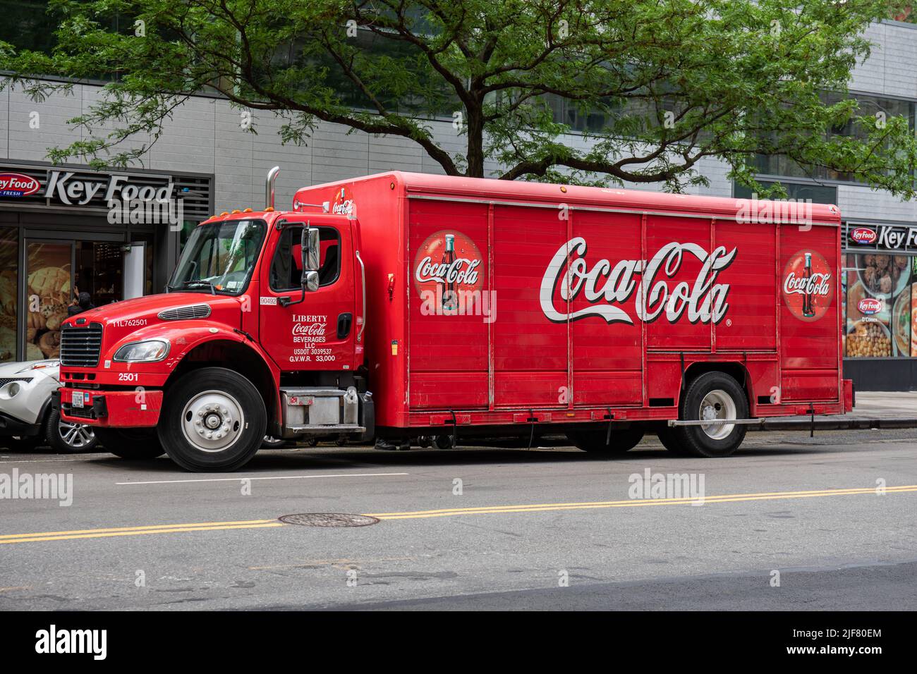 Camion de livraison Coca-Cola dans l'Upper West Side de Manhattan, New York City, États-Unis d'Amérique Banque D'Images