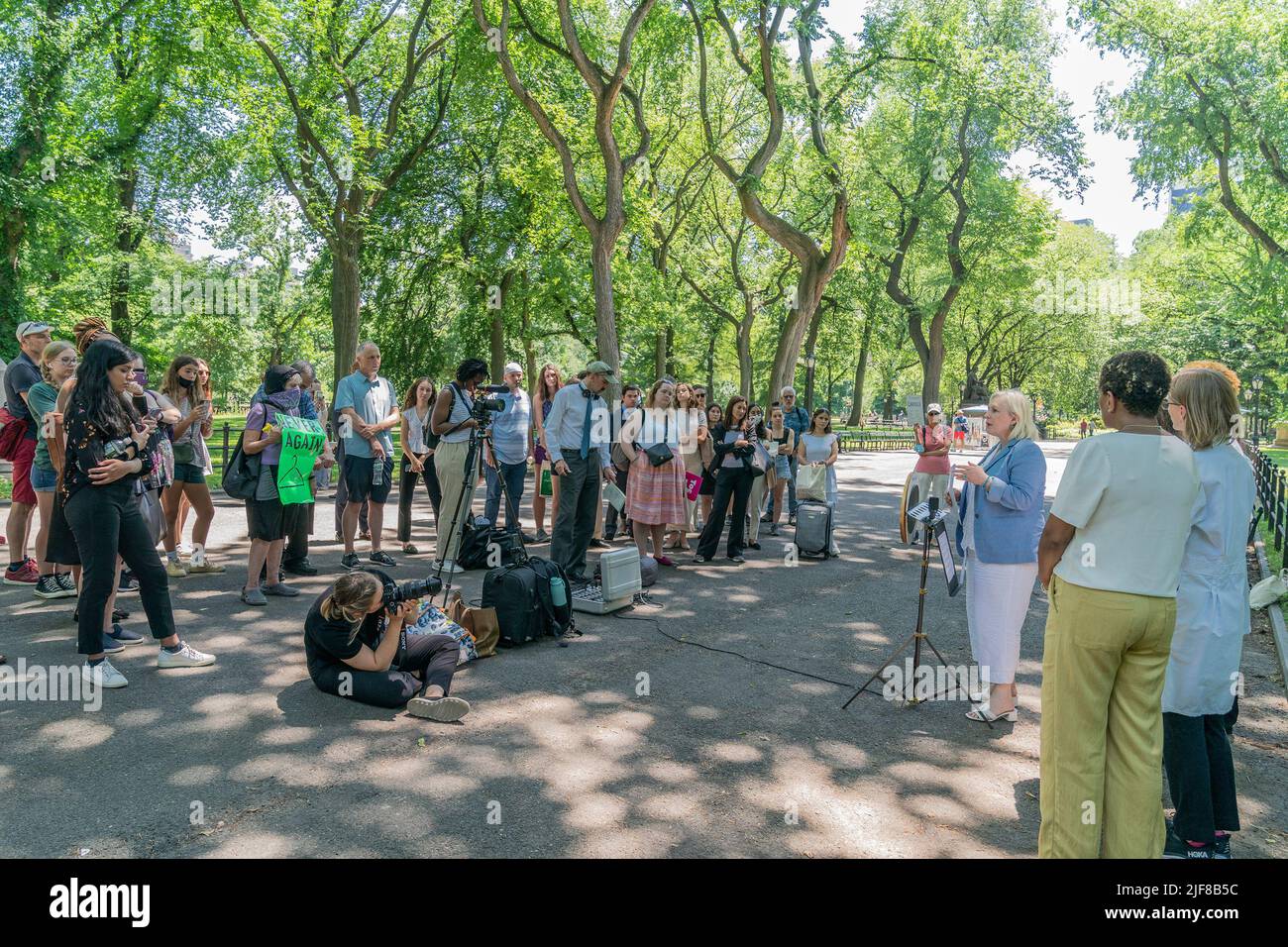 New York, États-Unis. 30th juin 2022. Le sénateur Kirsten Gilliband parle du rassemblement pour les droits à l'avortement avec des défenseurs de Central Park à New York sur 30 juin 2022. (Photo de Lev Radin/Sipa USA) crédit: SIPA USA/Alay Live News Banque D'Images