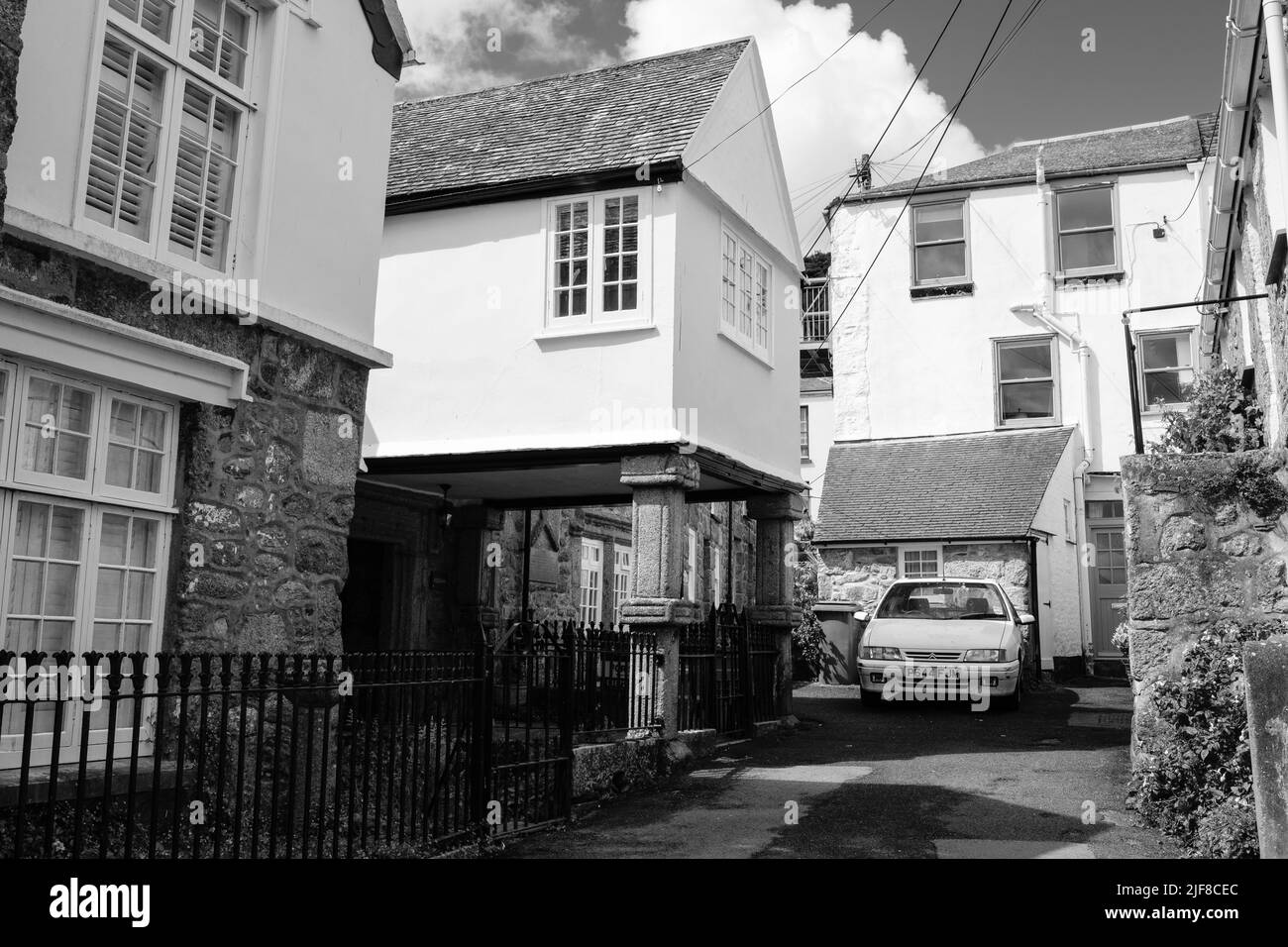 Vue sur Mousehole, Cornouailles, le matin ensoleillé de juin Banque D'Images Vue sur Mousehole, Cornouailles, le matin ensoleillé de juin Banque D'Images